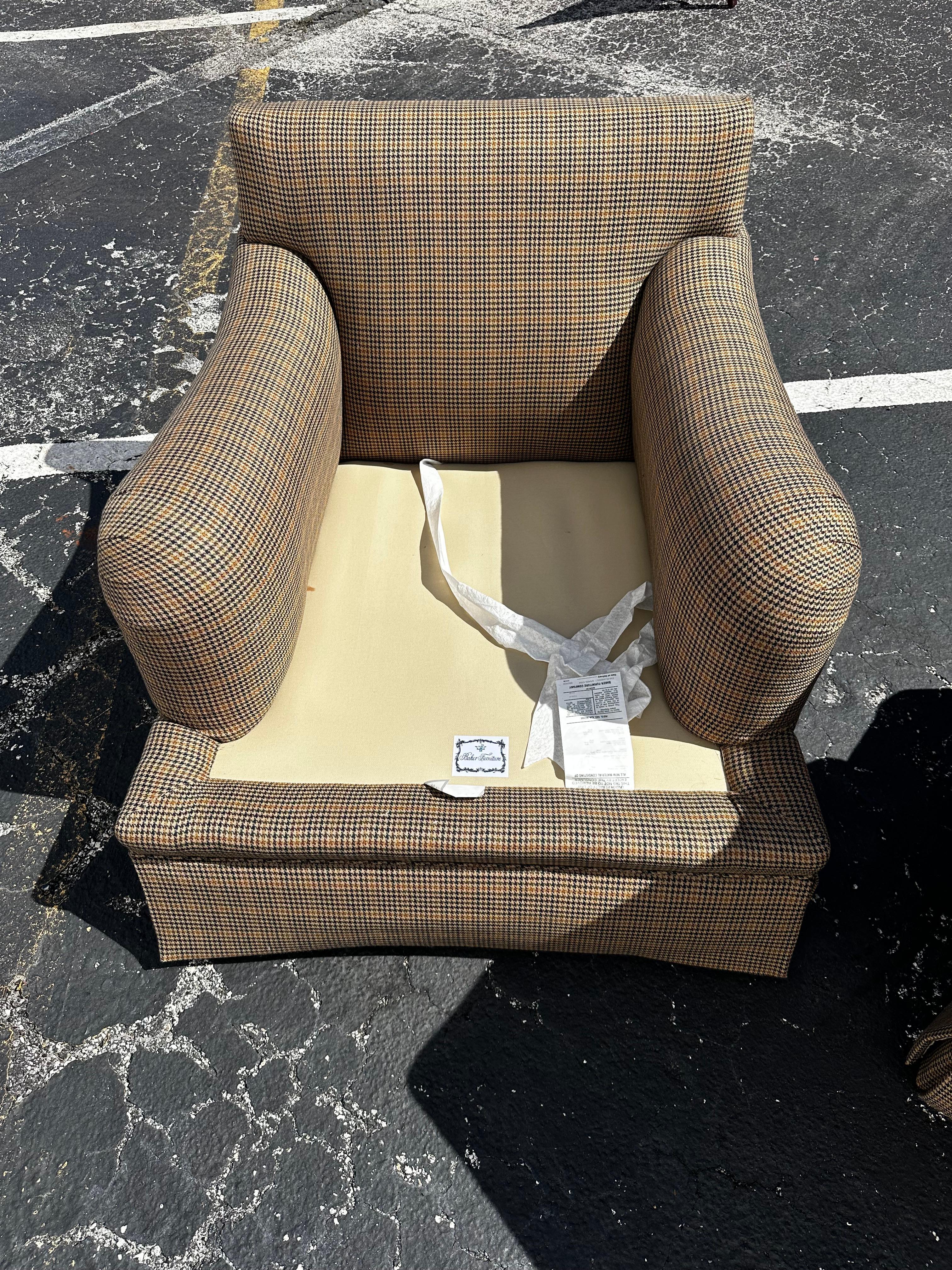 Baker Furniture XL English Houndstooth Club Chairs Ottoman, Satz von 4 im Angebot 8