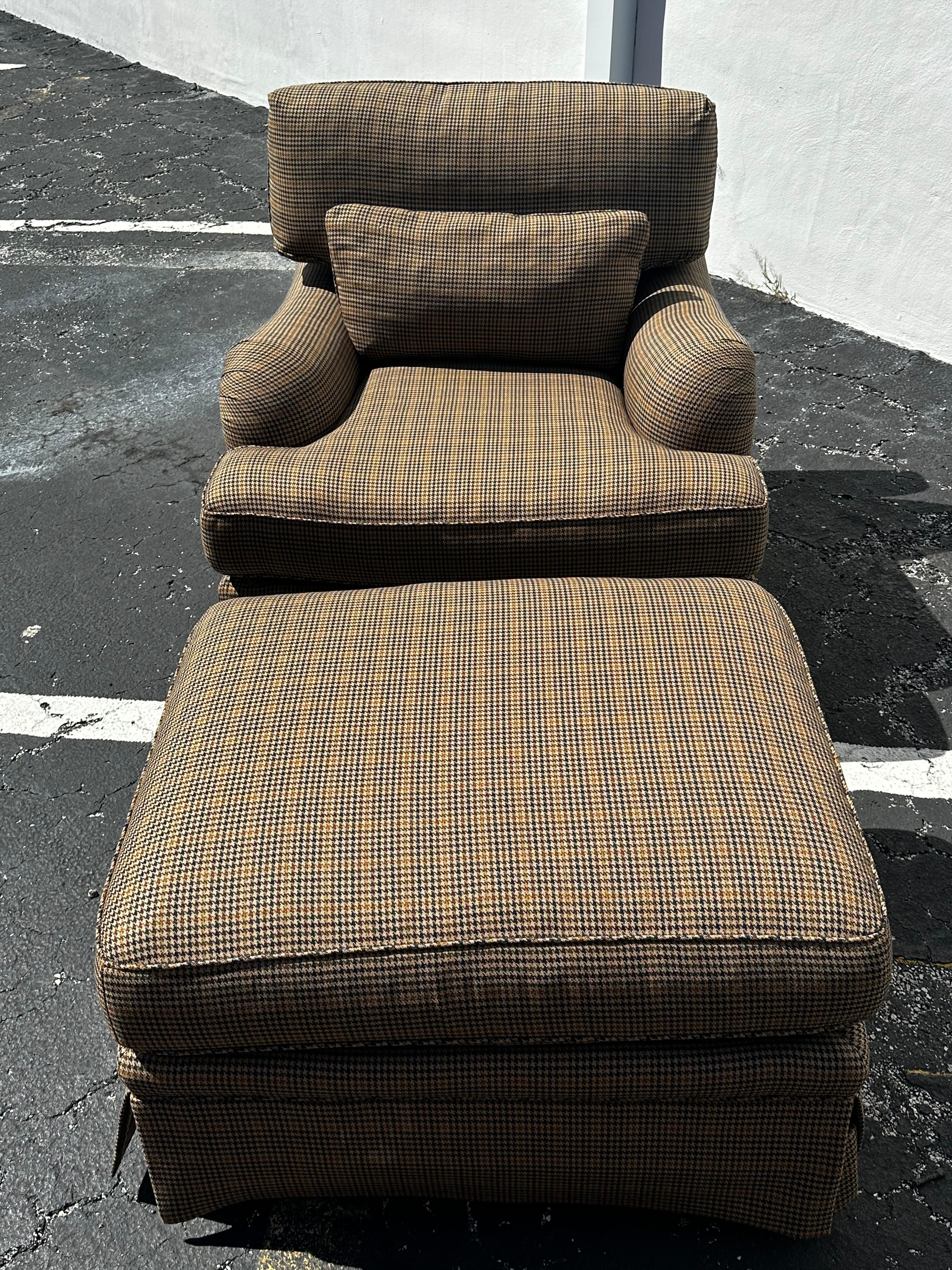 Baker Furniture XL English Houndstooth Club Chairs Ottoman, Satz von 4 im Angebot 1