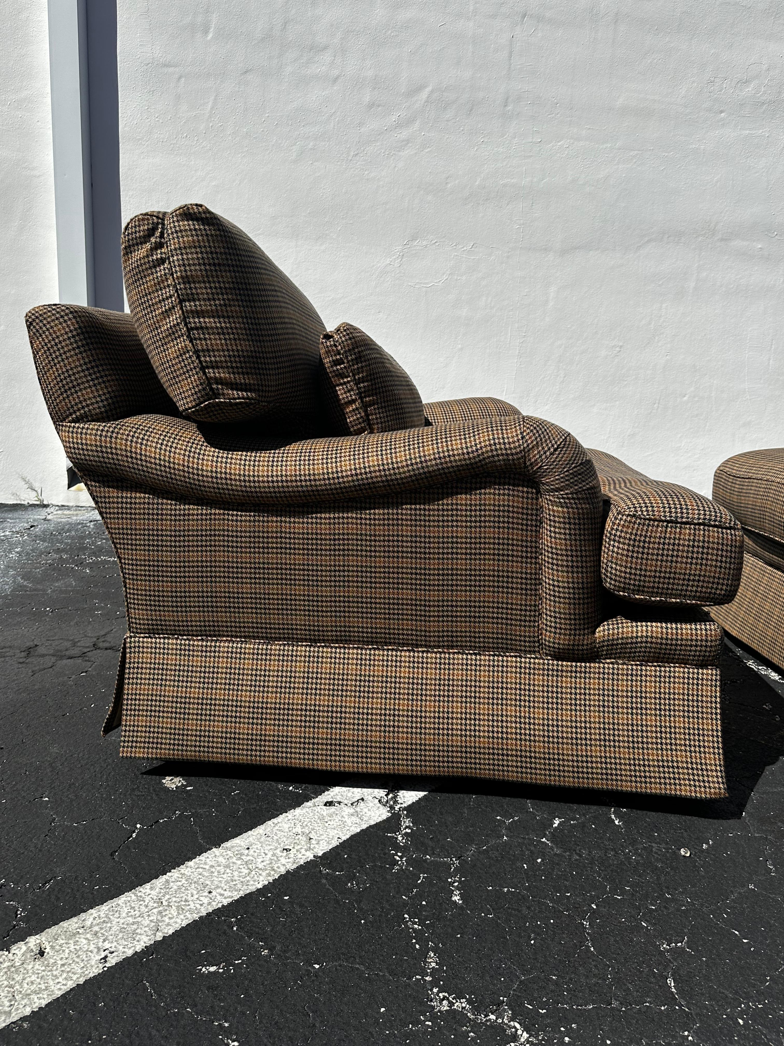 Baker Furniture XL English Houndstooth Club Chairs Ottoman, Satz von 4 im Angebot 2