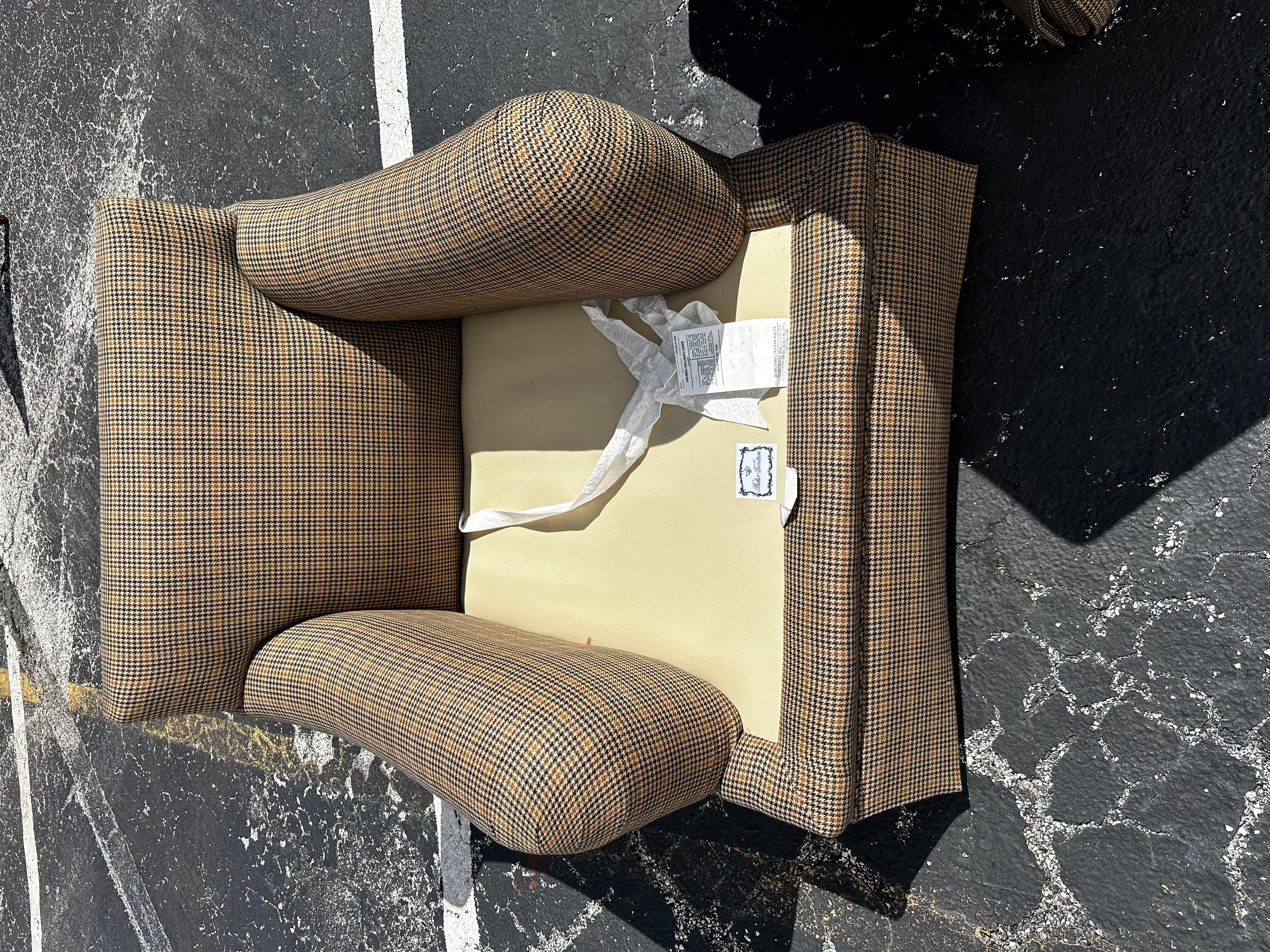 Baker Furniture XL English Houndstooth Club Chairs Ottoman, Satz von 4 im Angebot 8