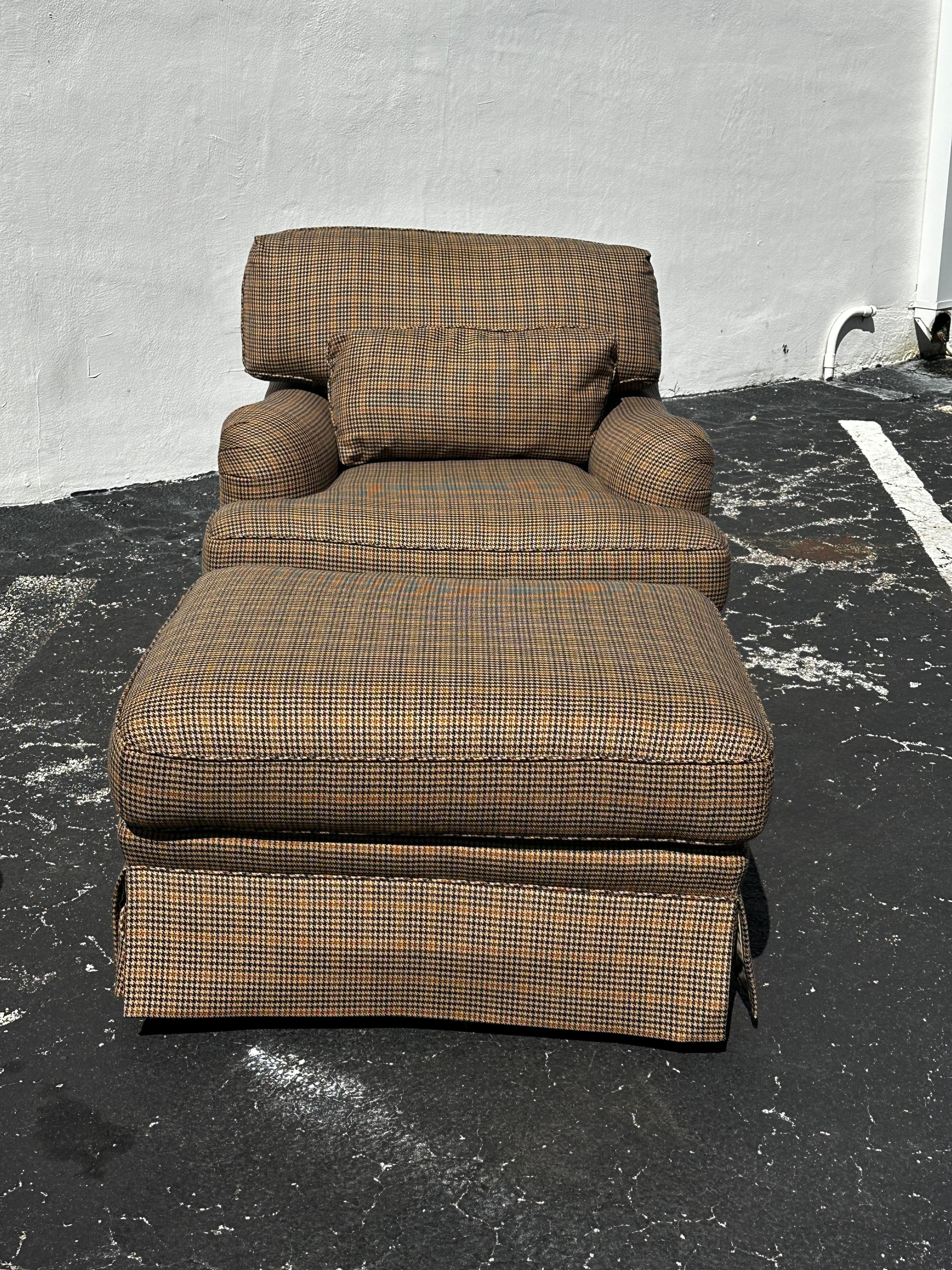 Baker Furniture XL English Houndstooth Club Chairs Ottoman, Satz von 4 (Polster) im Angebot
