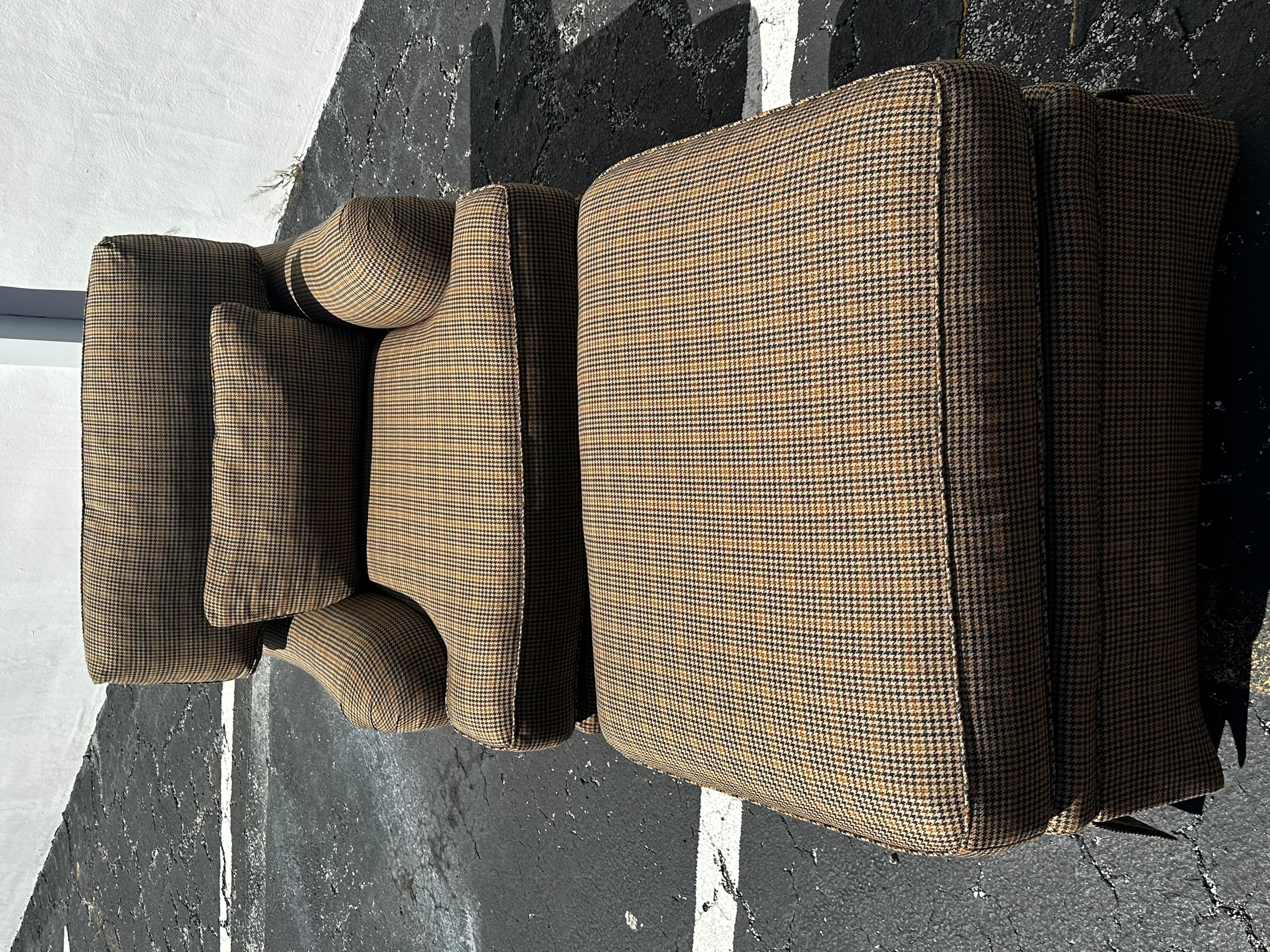 Baker Furniture XL English Houndstooth Club Chairs Ottoman, Satz von 4 im Angebot 1