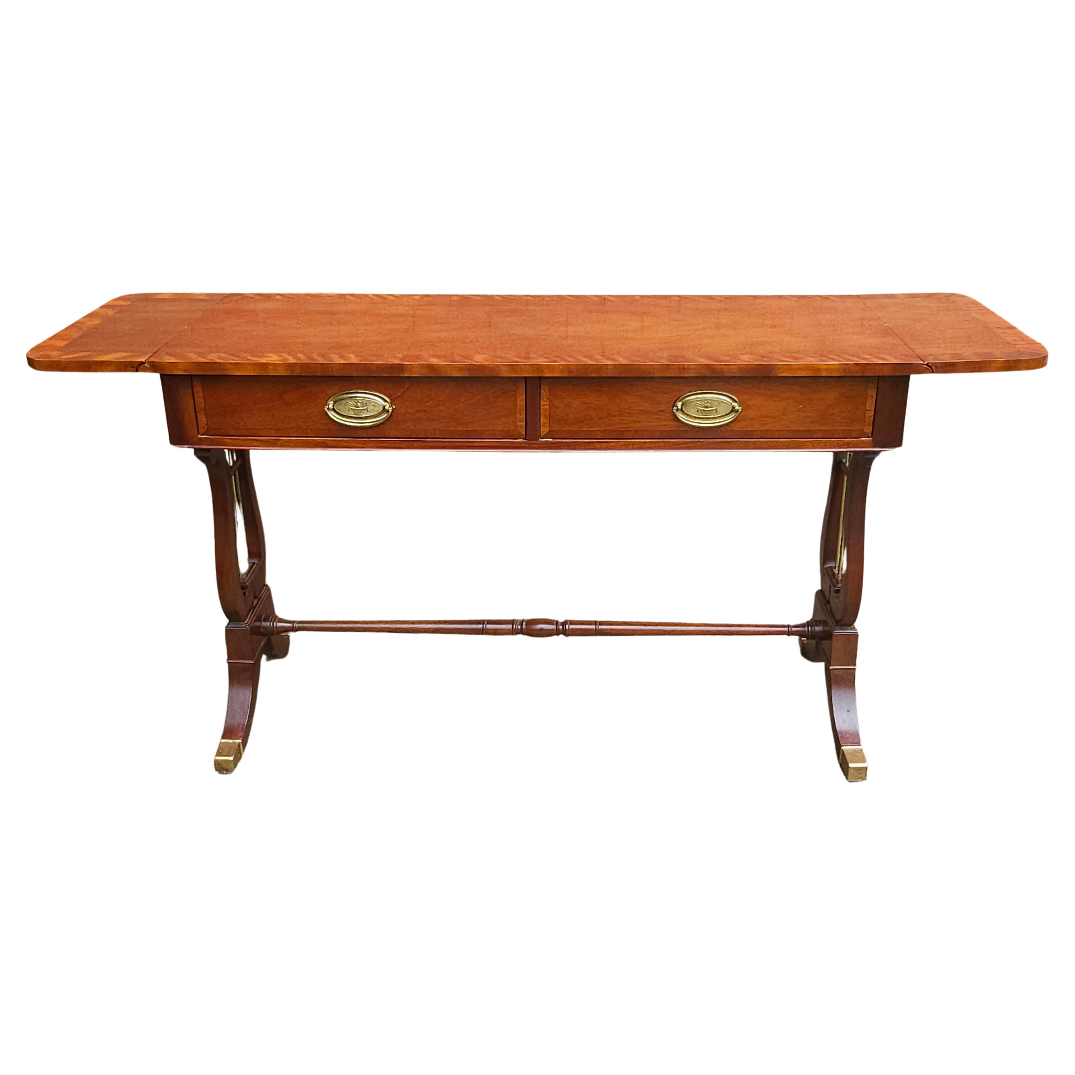 Ein Baker Möbel George III Stil Crossbanded Leier Basis Mahagoni Drop-Leaf-Konsolentisch / Sofa Tisch. Maßnahmen 45 