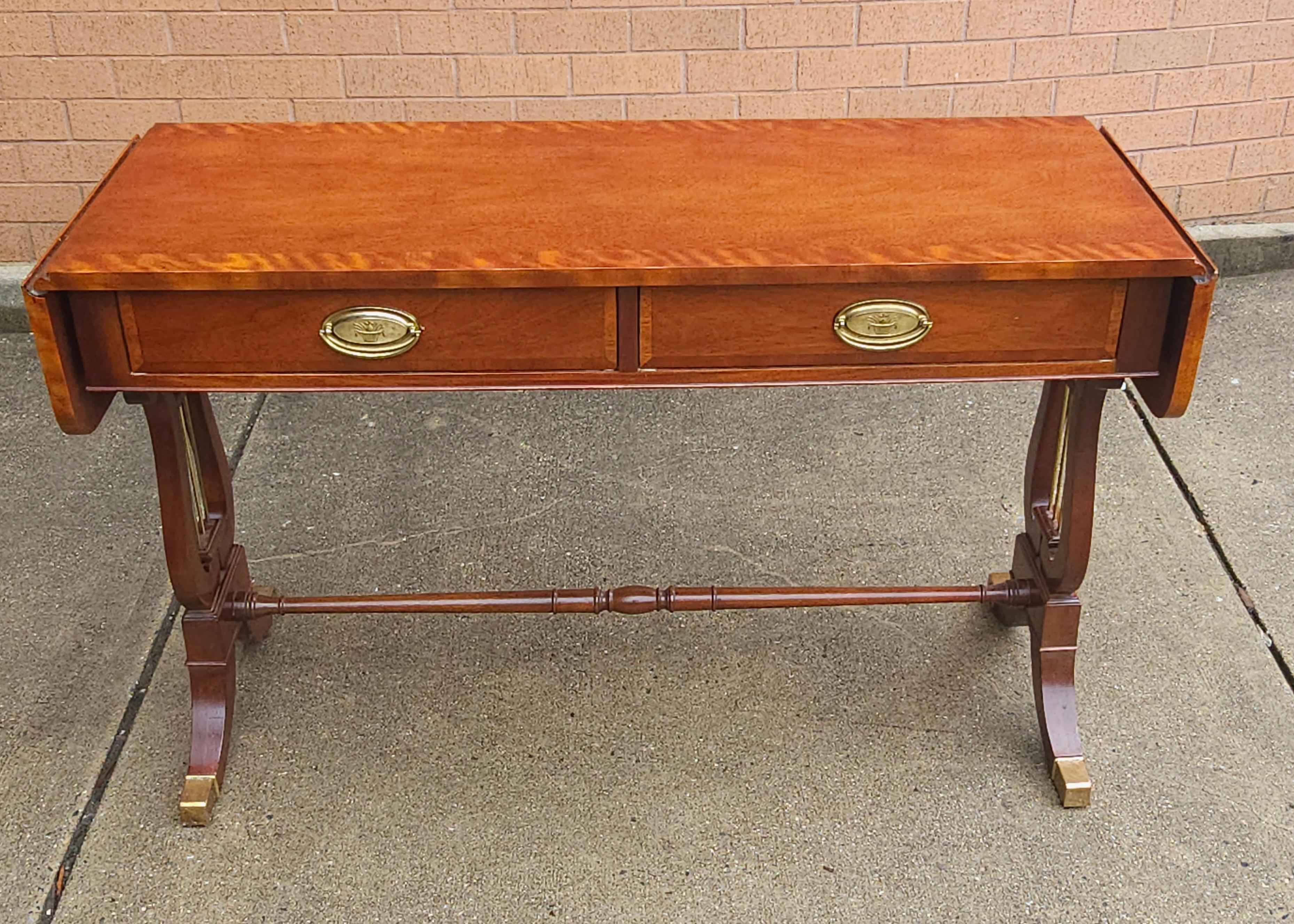 Baker George III Style Crossbanded Mahogany Drop-Leaf Console / Sofa Table In Good Condition For Sale In Germantown, MD
