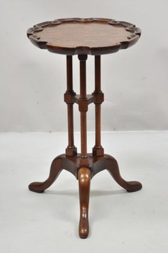 Baker Historic Charleston Burlwood Scalloped Edge Tea Table Beistelltisch