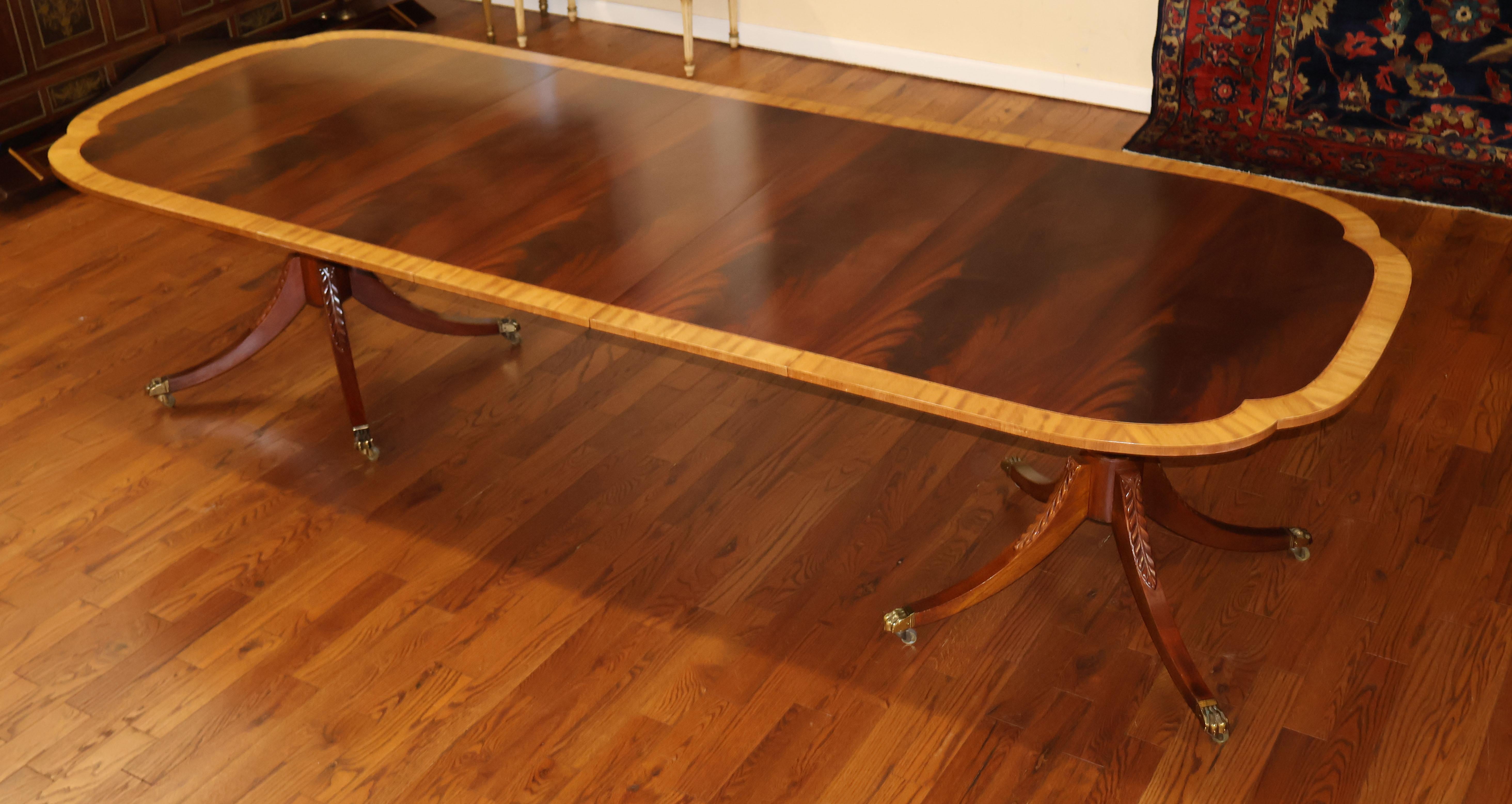 Baker Historic Charleston Collection Flame Mahogany Conference Dining Table In Good Condition In Long Branch, NJ