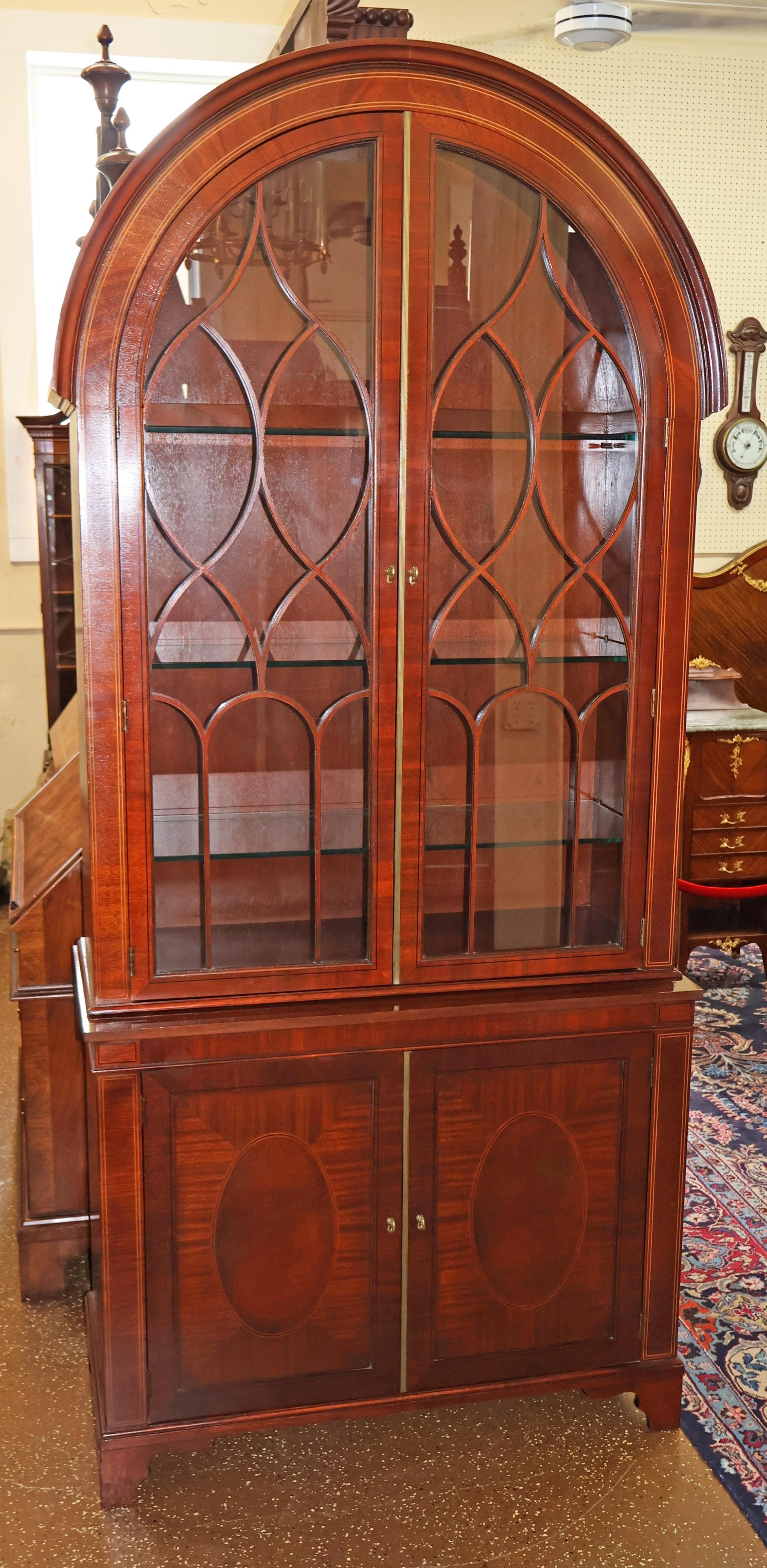Vitrina Curio de Caoba de la Colección Baker Historic Charleston en venta 8