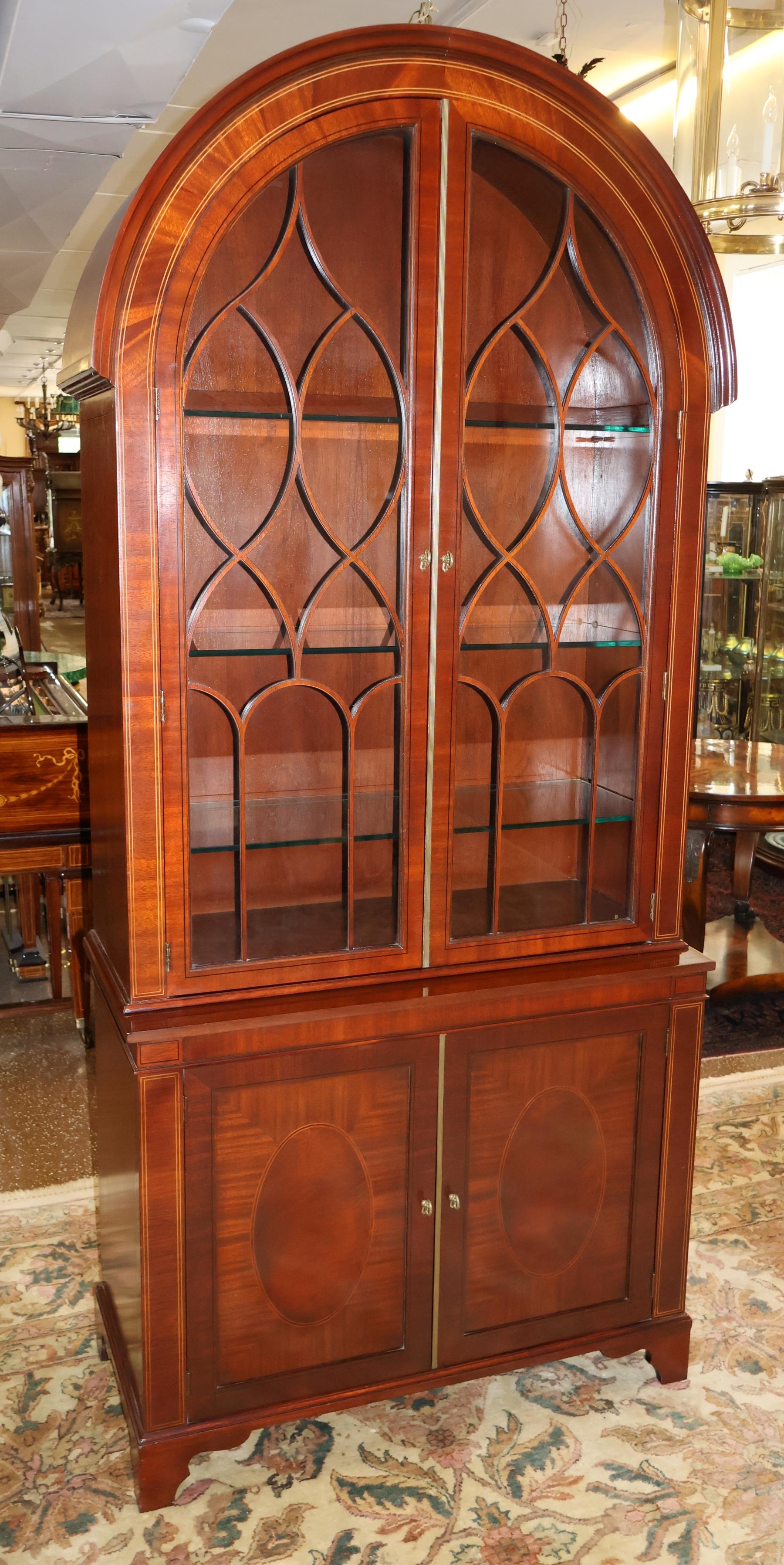 Vitrina Curio de Caoba de la Colección Baker Historic Charleston Regencia en venta