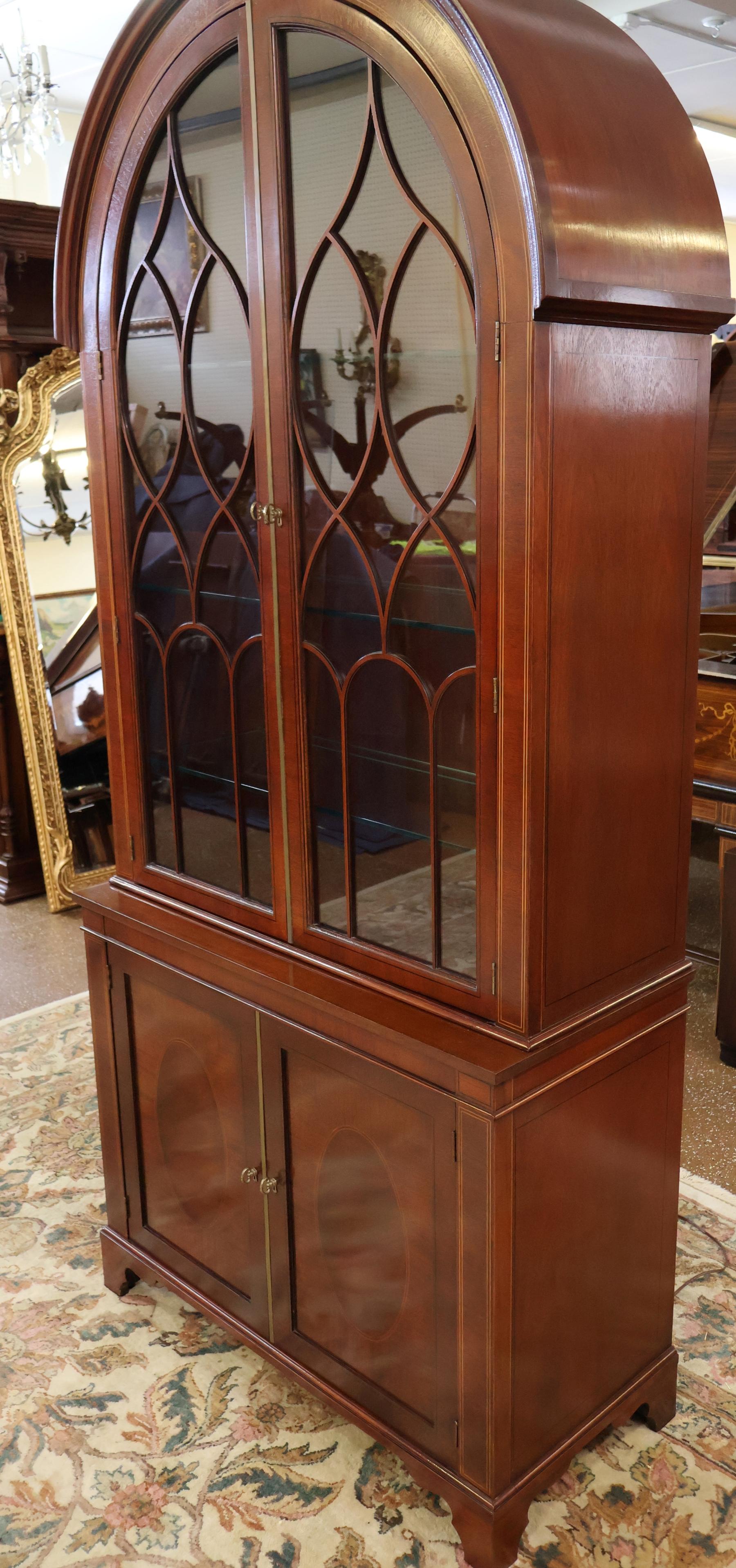 Vitrina Curio de Caoba de la Colección Baker Historic Charleston finales del siglo XX en venta