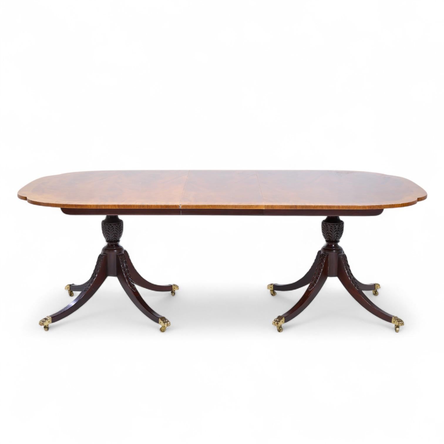 Baker Colección Charleston Histórico Mesa de comedor extensible de caoba - 2 hojas en venta 3