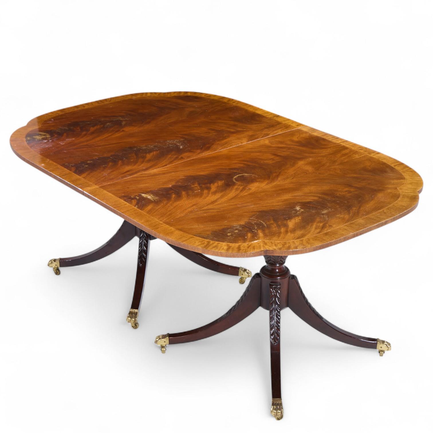 Baker Colección Charleston Histórico Mesa de comedor extensible de caoba - 2 hojas en venta 5