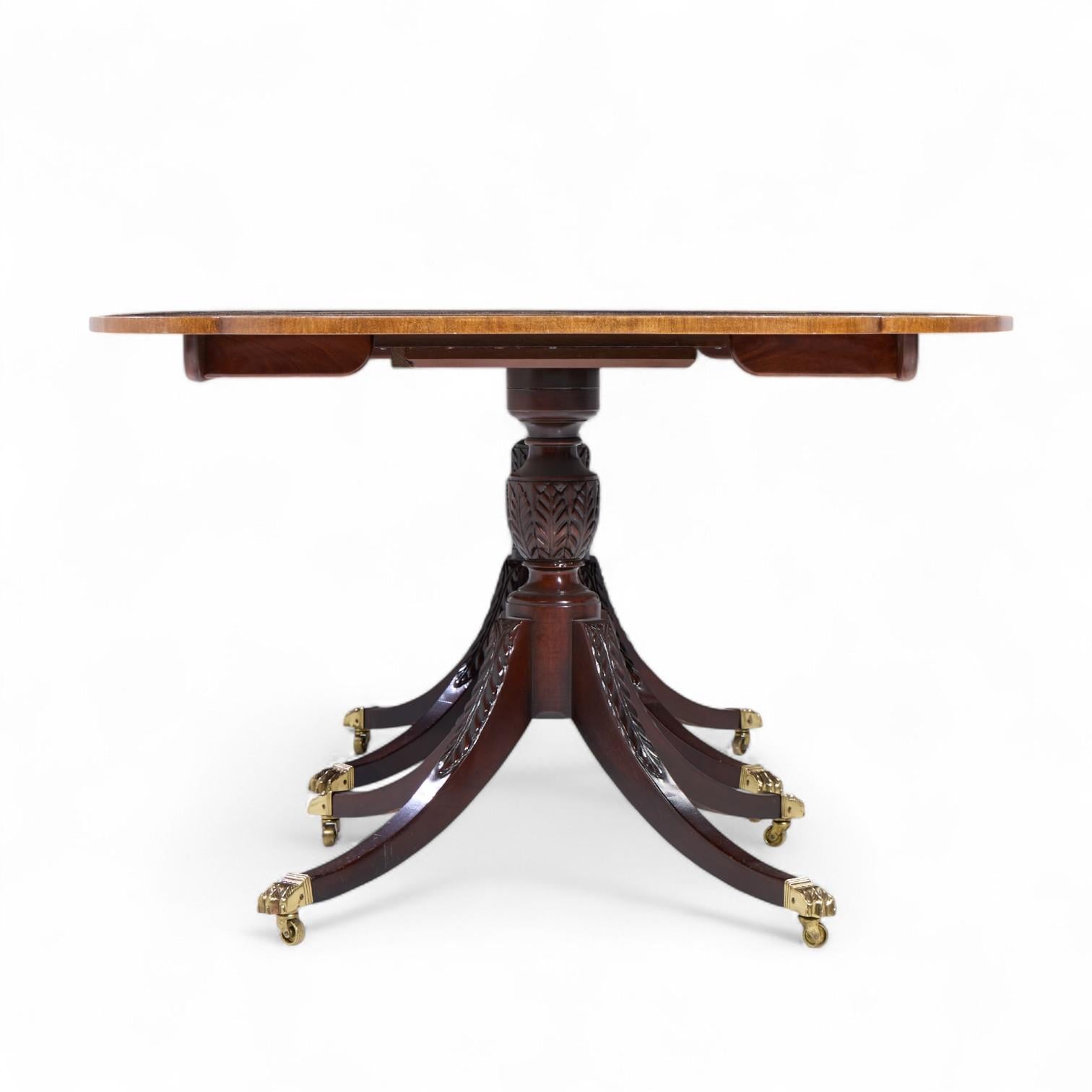 Baker Colección Charleston Histórico Mesa de comedor extensible de caoba - 2 hojas Estadounidense en venta