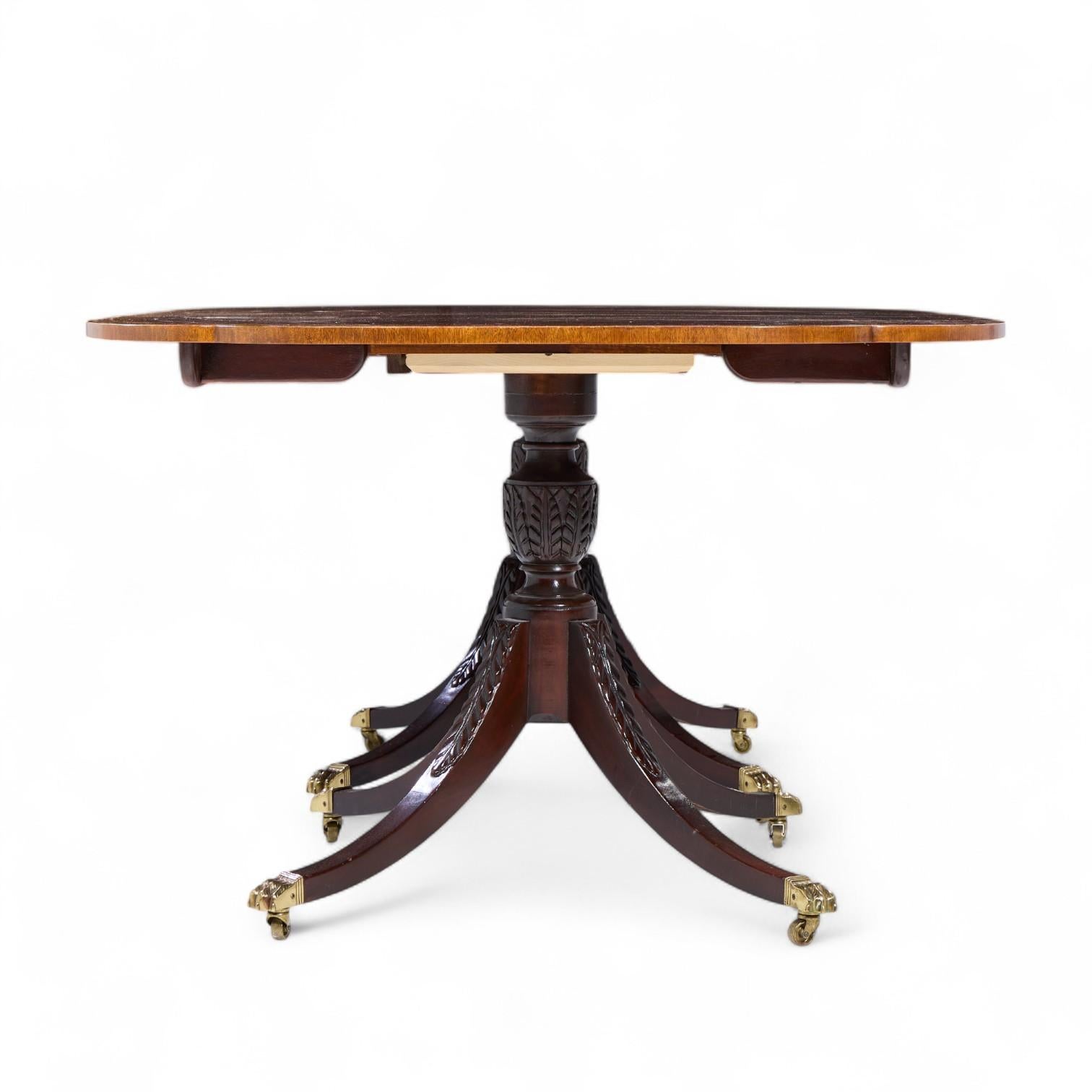 Baker Colección Charleston Histórico Mesa de comedor extensible de caoba - 2 hojas en Bueno estado para la venta en Franklin Park, IL
