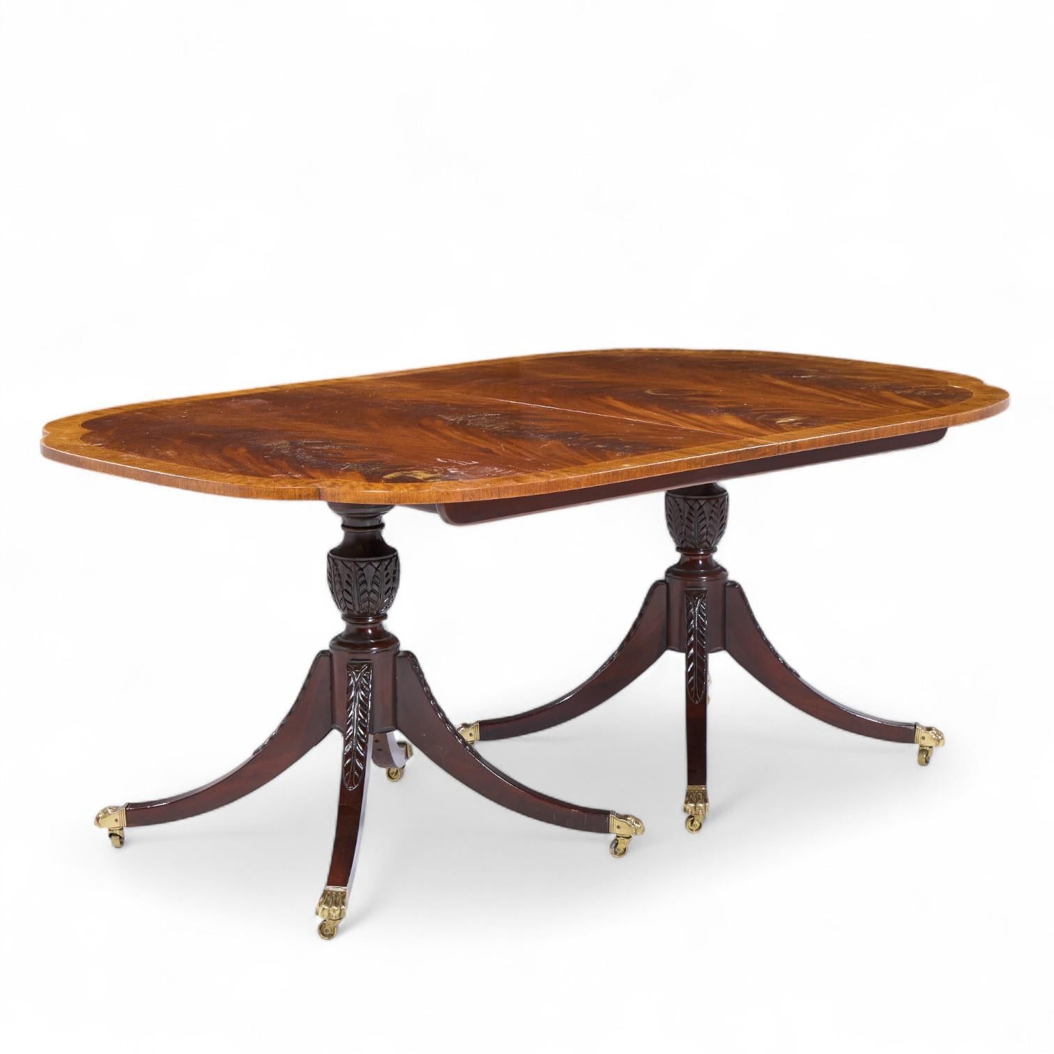 Baker Colección Charleston Histórico Mesa de comedor extensible de caoba - 2 hojas siglo XX en venta