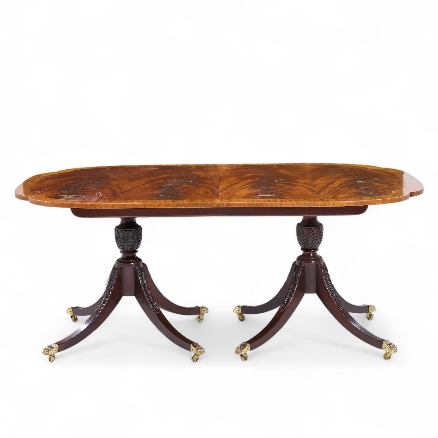 Baker Colección Charleston Histórico Mesa de comedor extensible de caoba - 2 hojas Caoba en venta