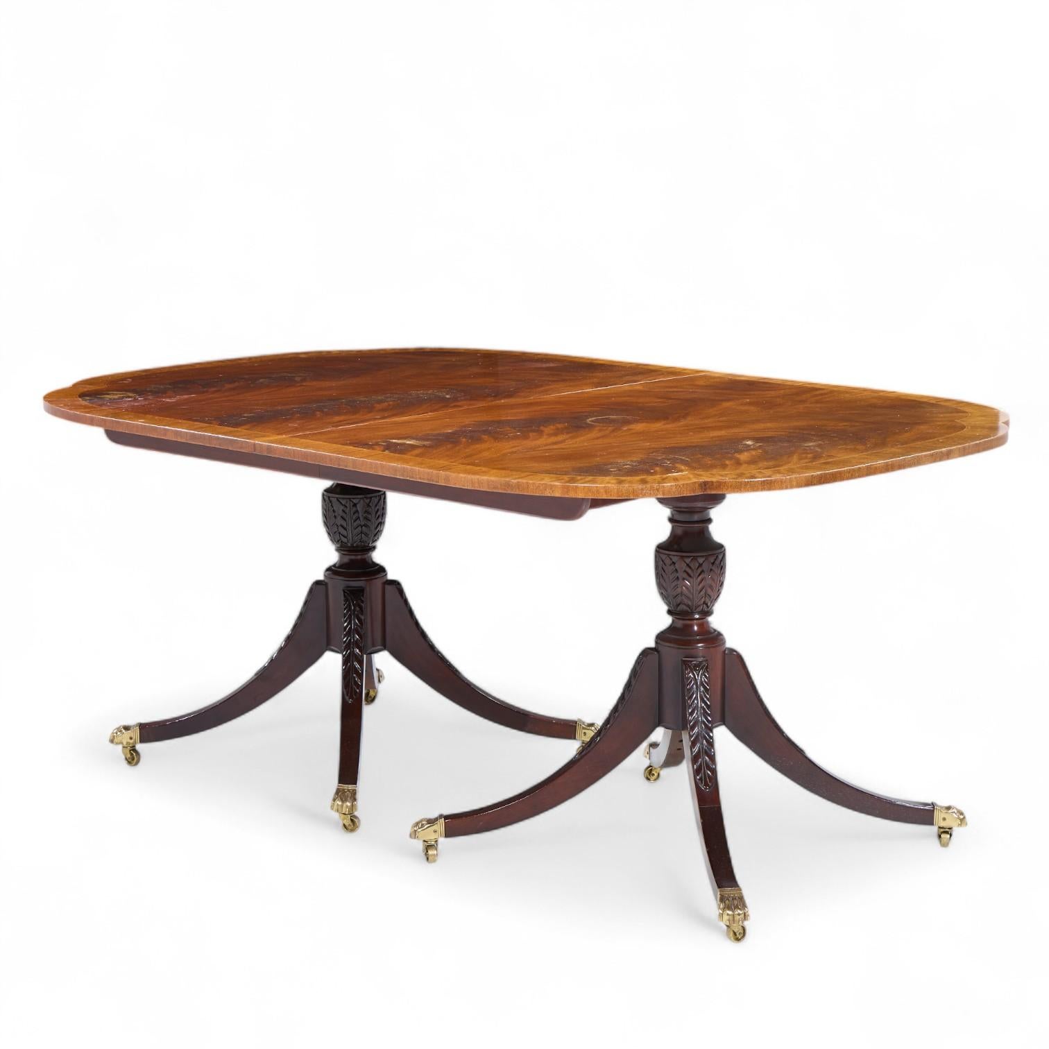 Baker Colección Charleston Histórico Mesa de comedor extensible de caoba - 2 hojas en venta 1