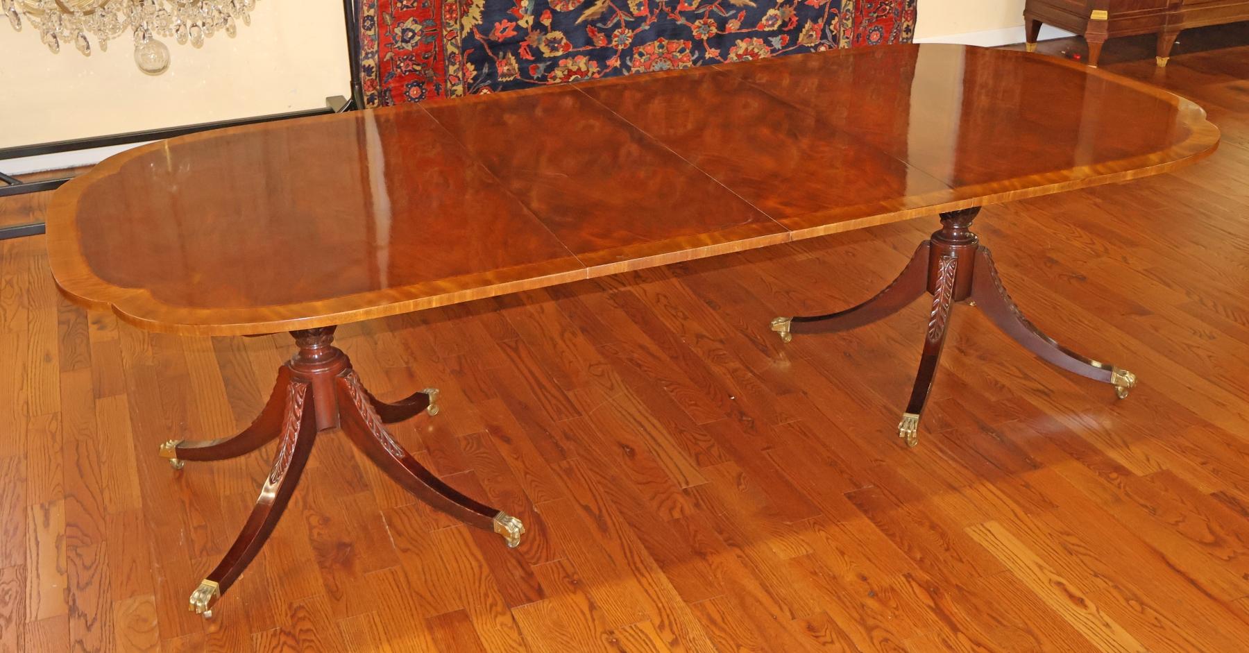 Baker Historic Charleston Flame Mahagoni Esstisch mit zwei Blättern im Zustand „Gut“ im Angebot in Long Branch, NJ