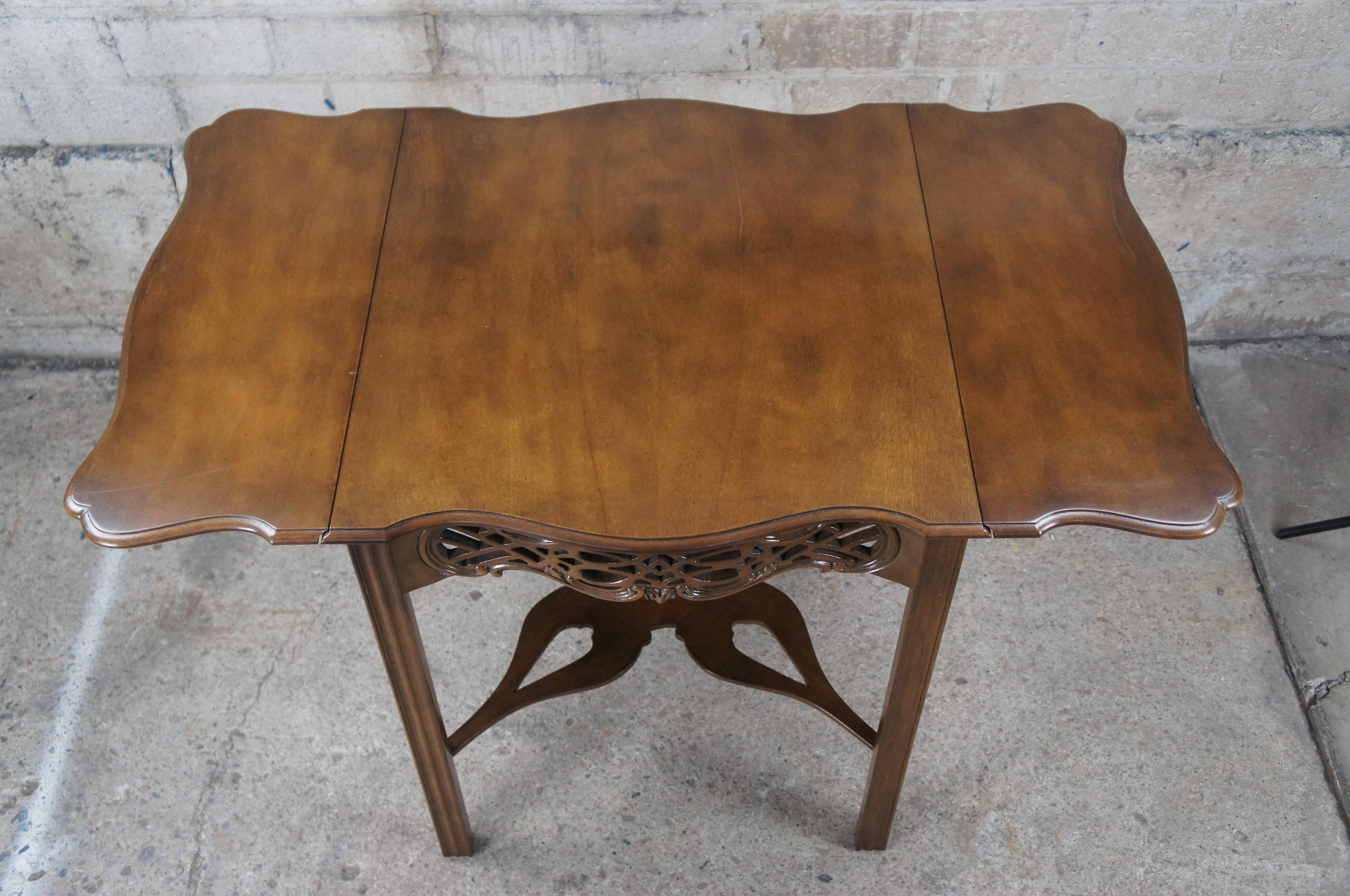 Late 20th Century Baker Historic Charleston Georgian Mahogany Pembroke Drop Leaf Side Accent Table For Sale