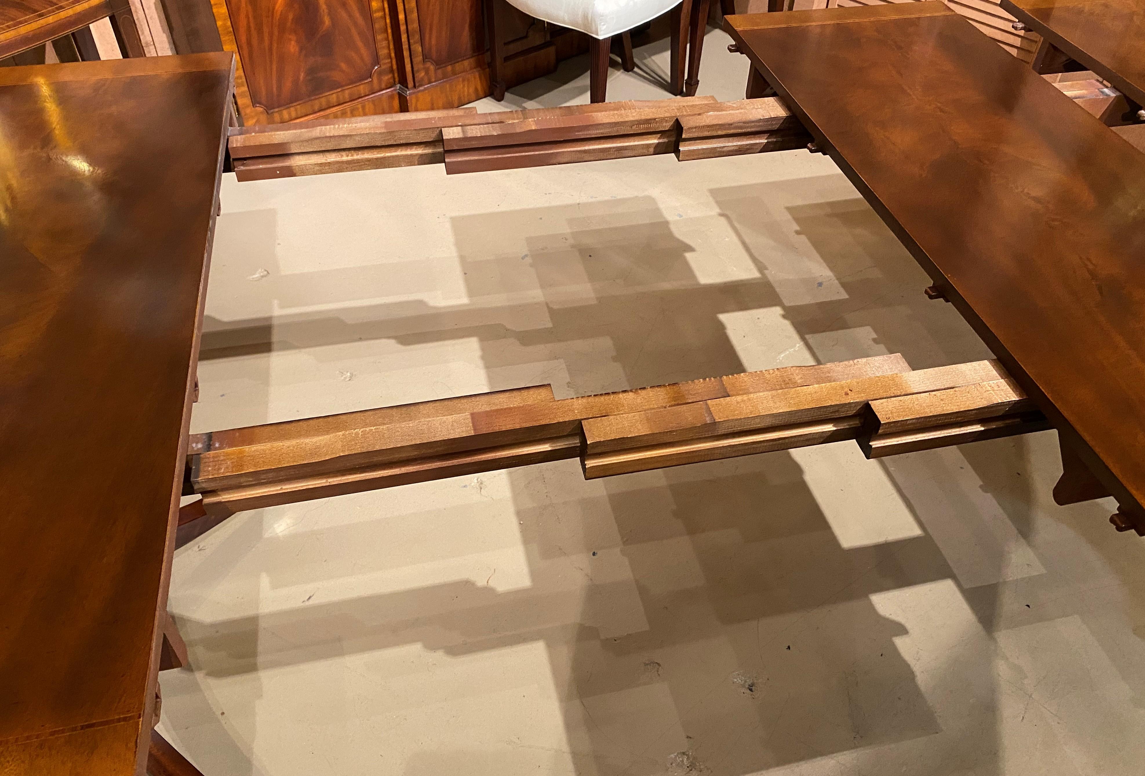 Baker Historic Charleston Mahogany Banded 3-Leaf Double Pedestal Dining Table In Good Condition In Milford, NH