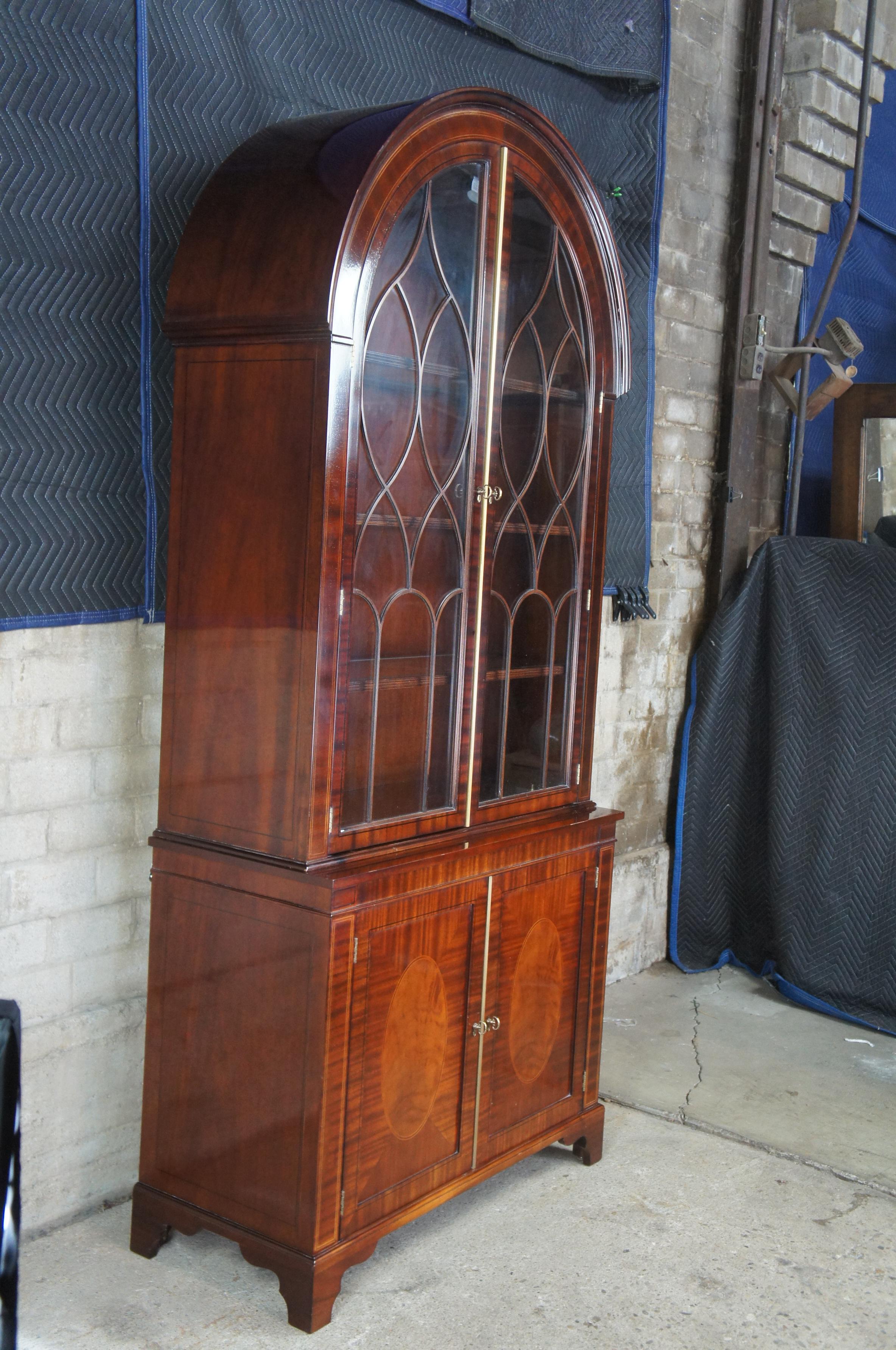 Baker Historic Charleston Mahogany Bonnet Top Domed Display Curio China Cabinet In Good Condition In Dayton, OH