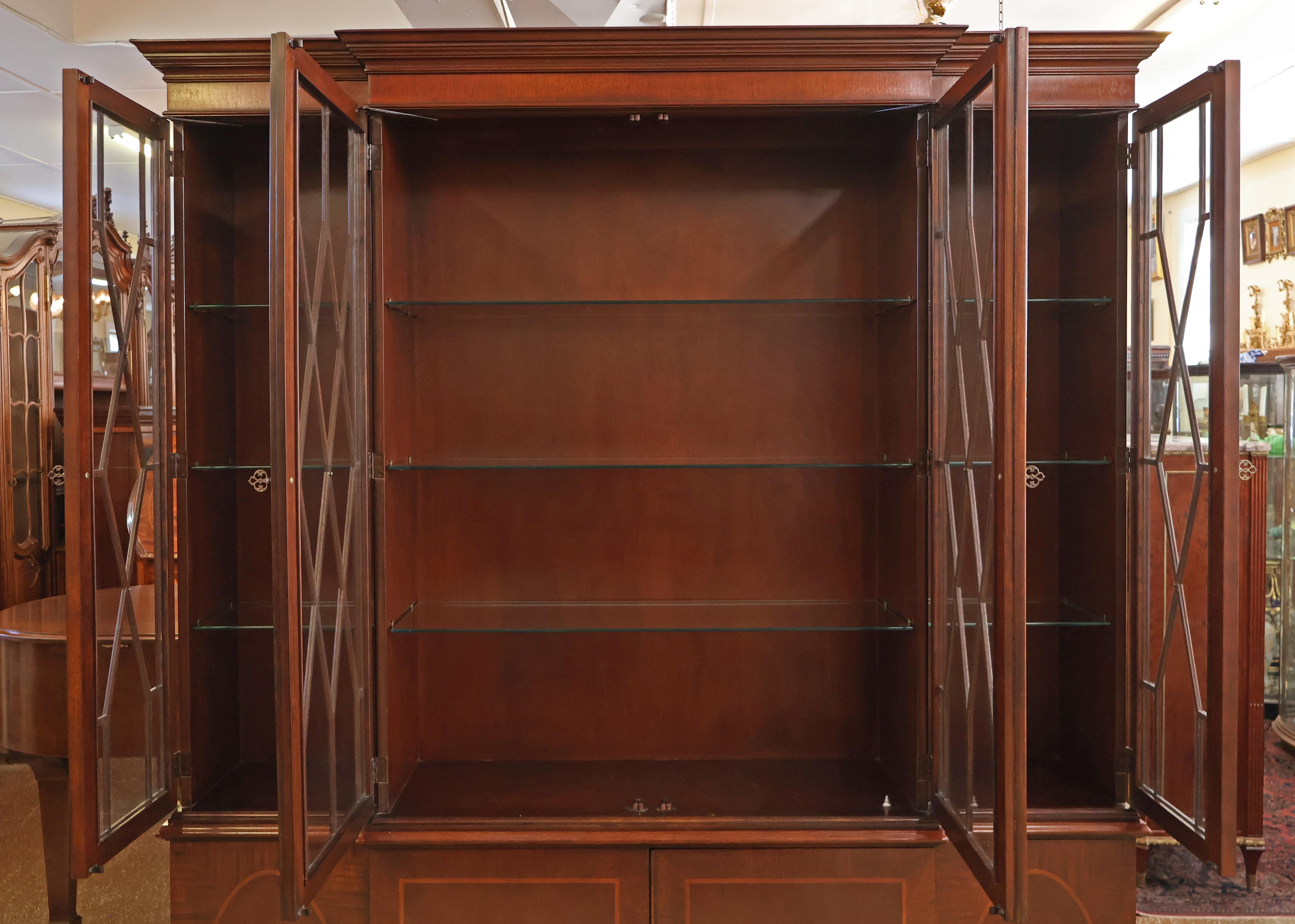 Baker Historic Charleston Mahogany Bookcase China Cabinet Breakfront en vente 3