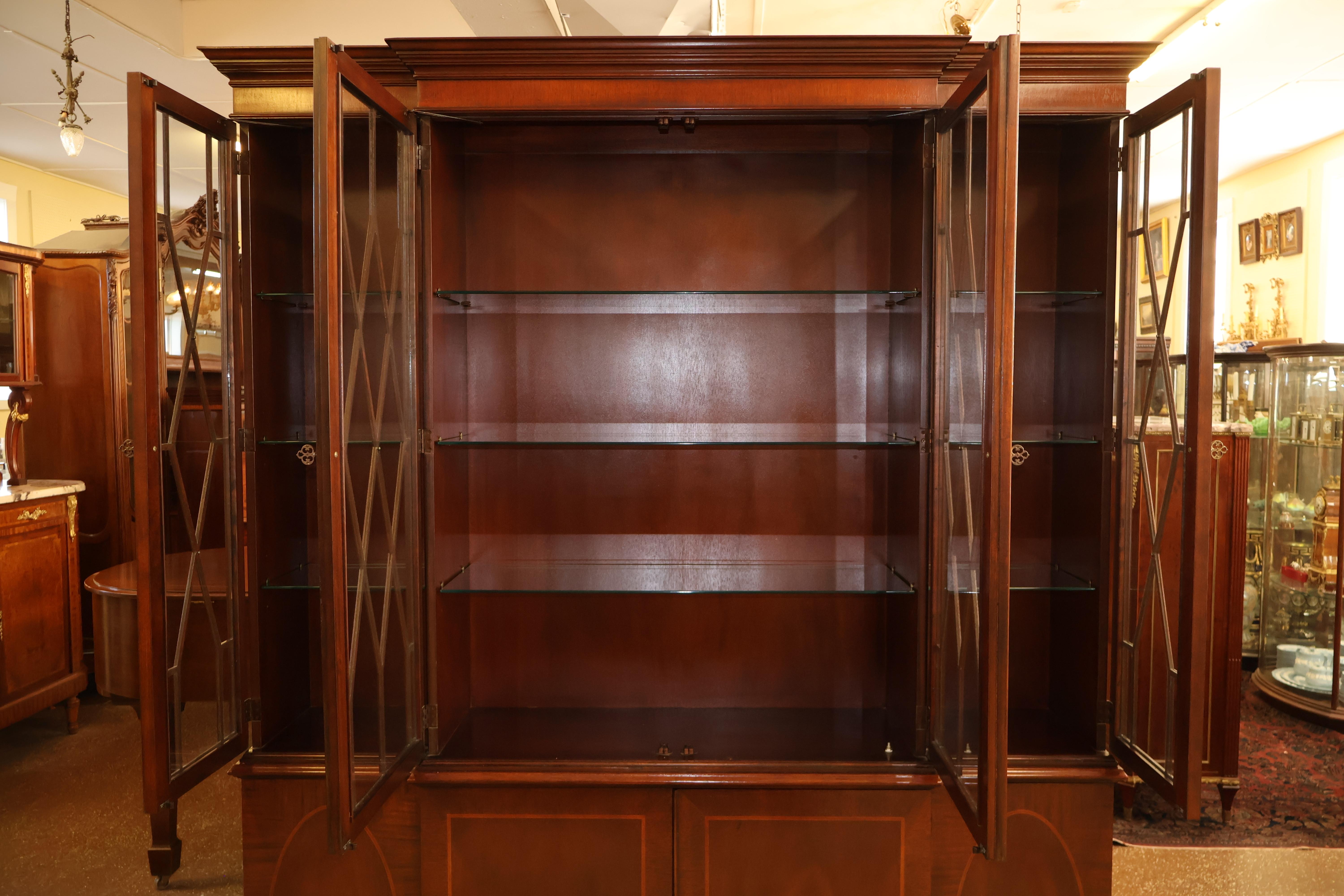 Baker Historic Charleston Mahogany Bookcase China Cabinet Breakfront en vente 4