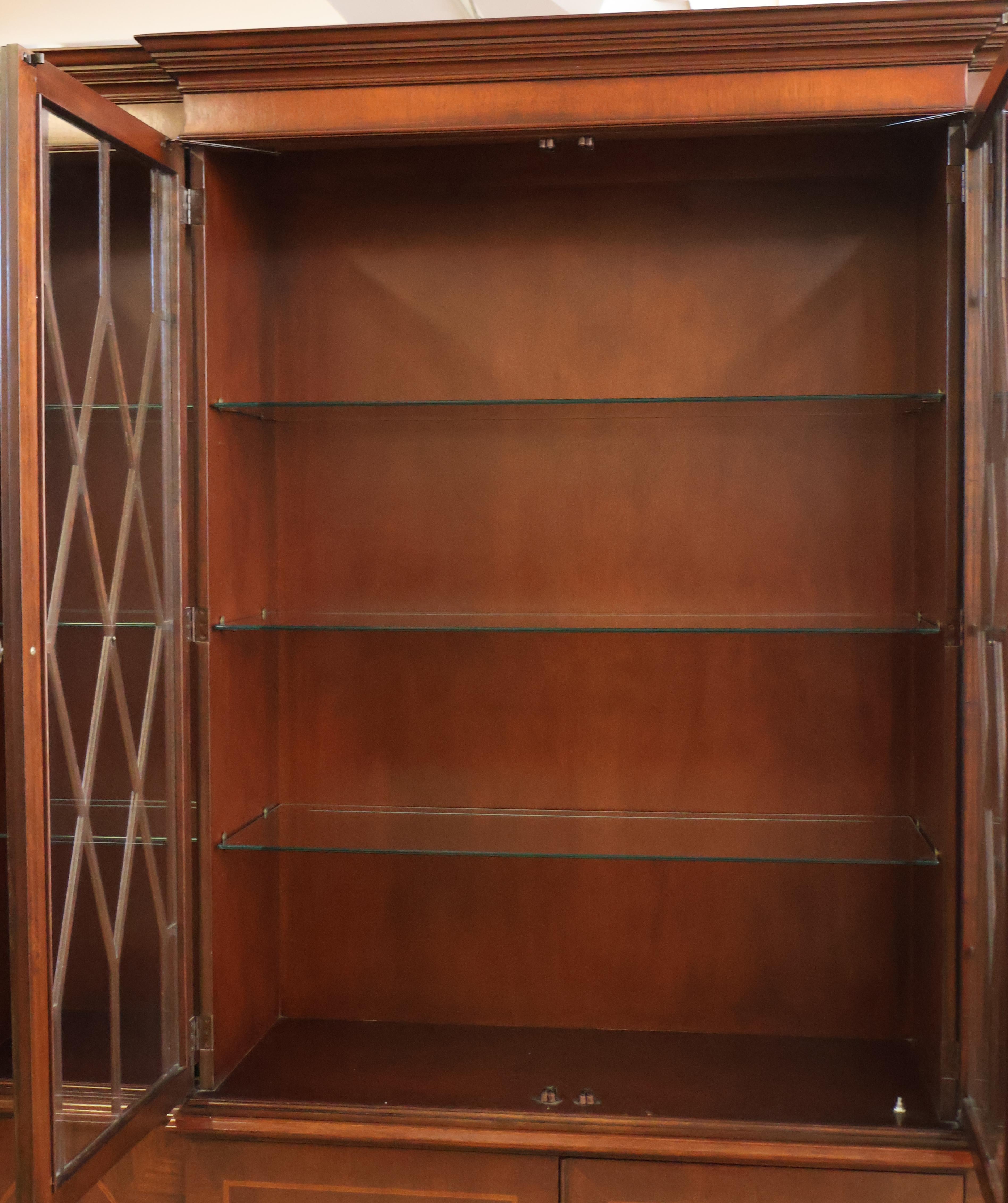 Baker Historic Charleston Mahogany Bookcase China Cabinet Breakfront en vente 6