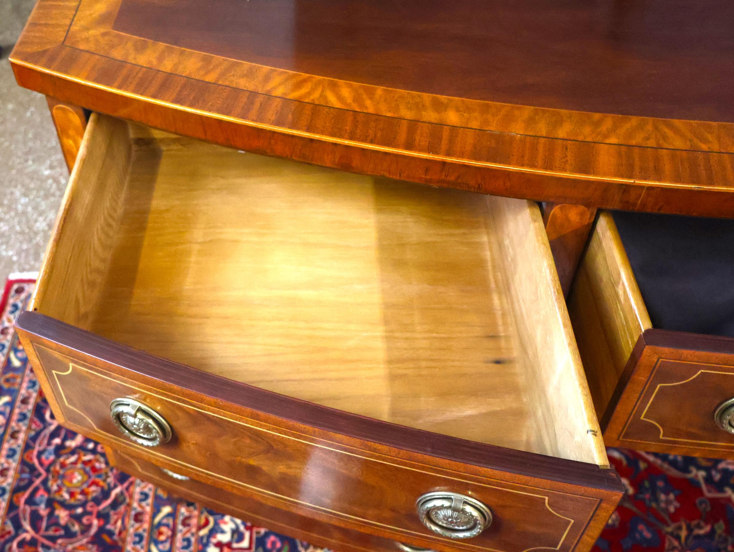 Baker Historic Charleston Mahogany Inlaid Sideboard Server Buffet in vendita 1