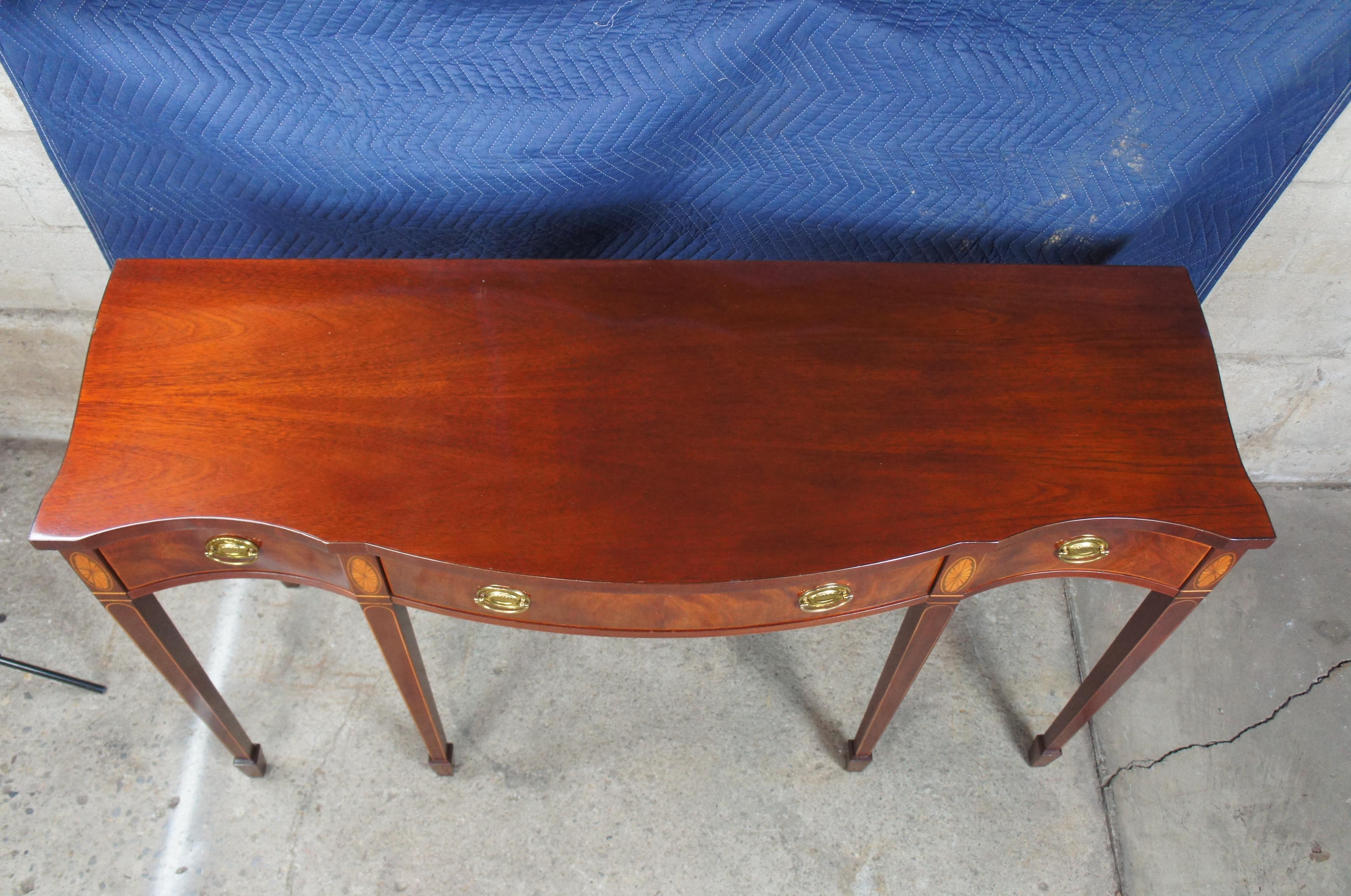 Baker Historic Charleston Mahogany Sheraton Serpentine Console Sideboard Table In Good Condition In Dayton, OH
