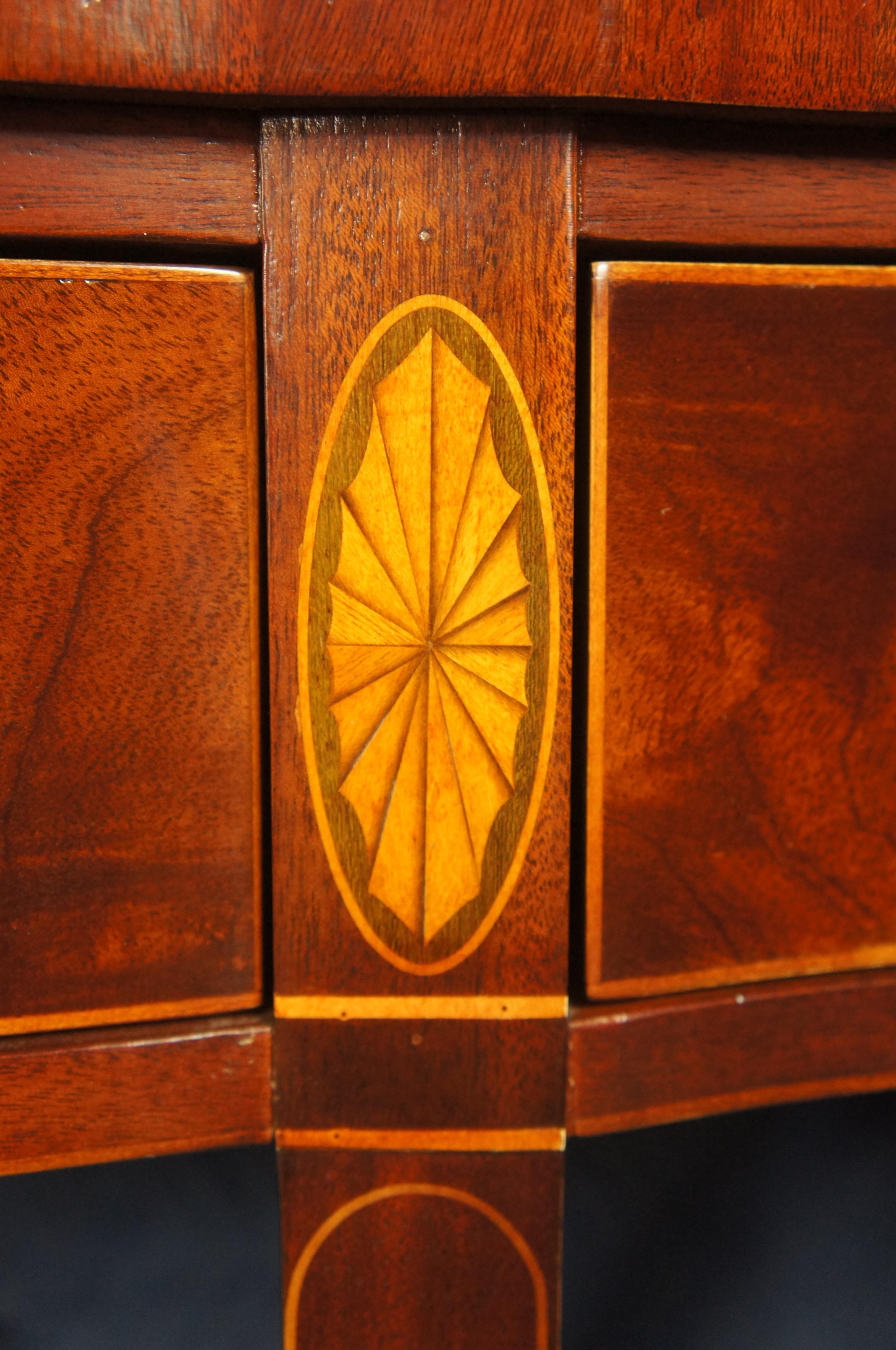 Late 20th Century Baker Historic Charleston Mahogany Sheraton Serpentine Console Sideboard Table