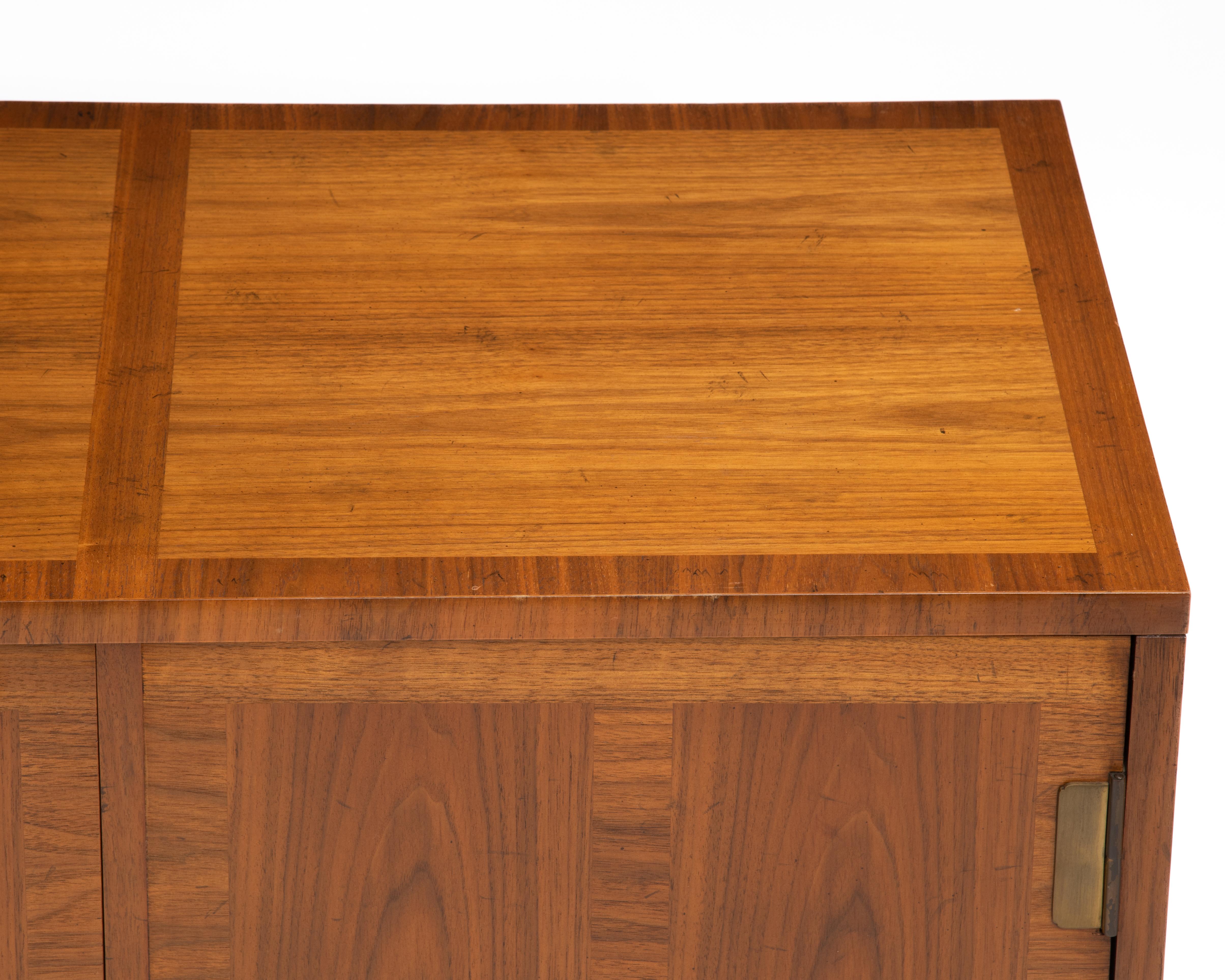 Baker Inlaid Banded Chinese Chippendale Walnut Brass Sideboard Credenza 7