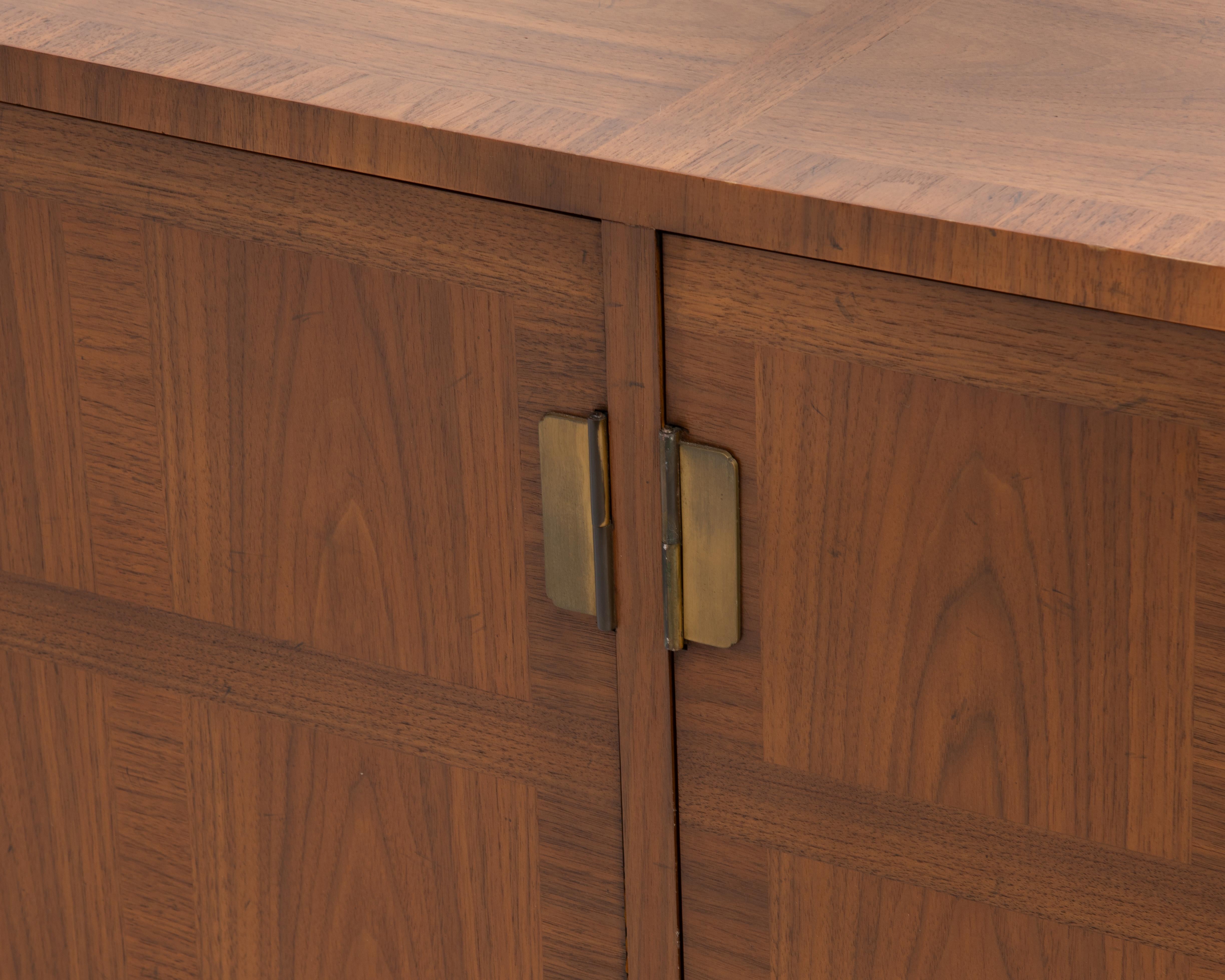 Baker Inlaid Banded Chinese Chippendale Walnut Brass Sideboard Credenza 8