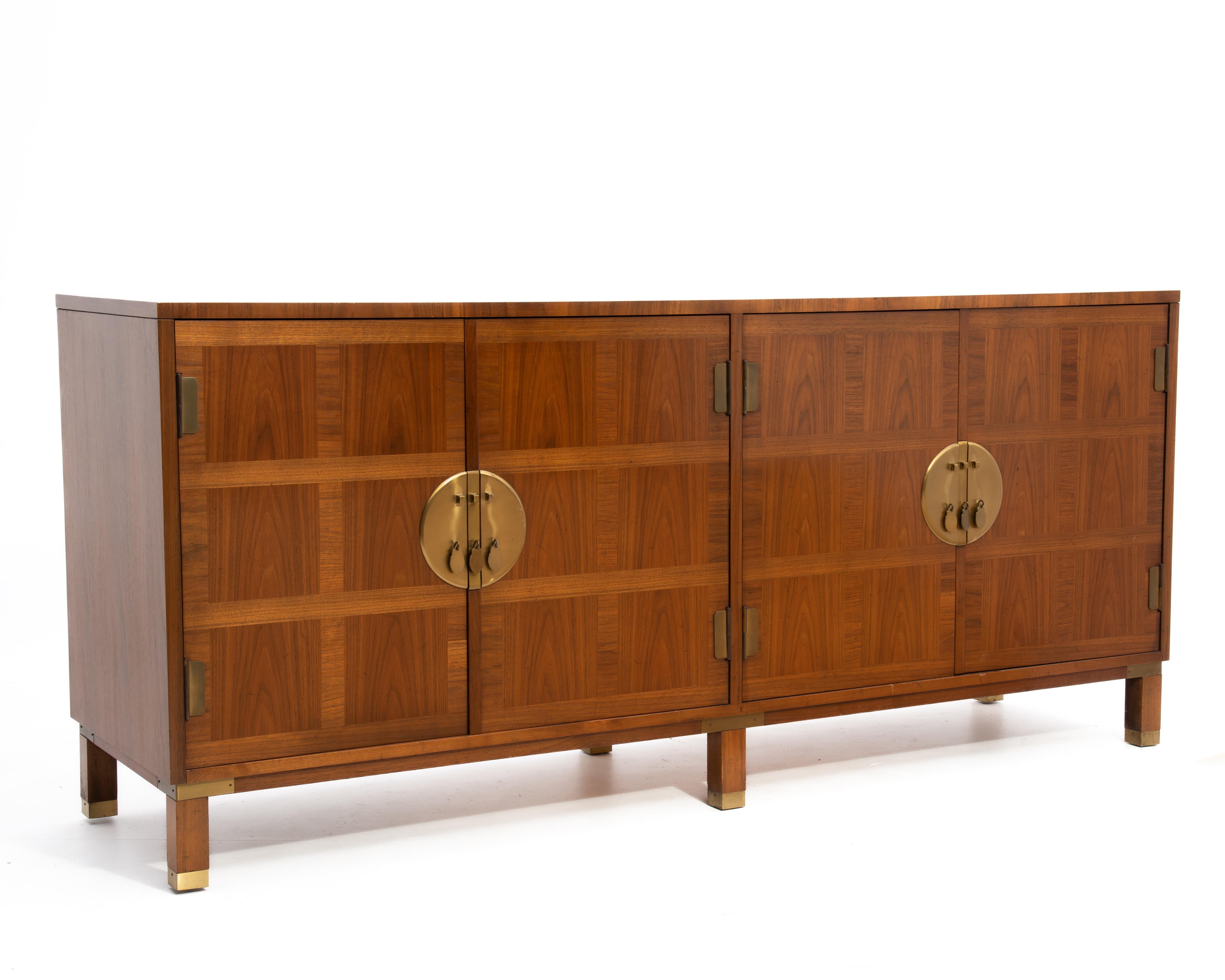 Baker Inlaid Banded Chinese Chippendale Walnut Brass Sideboard Credenza In Fair Condition In Forest Grove, PA