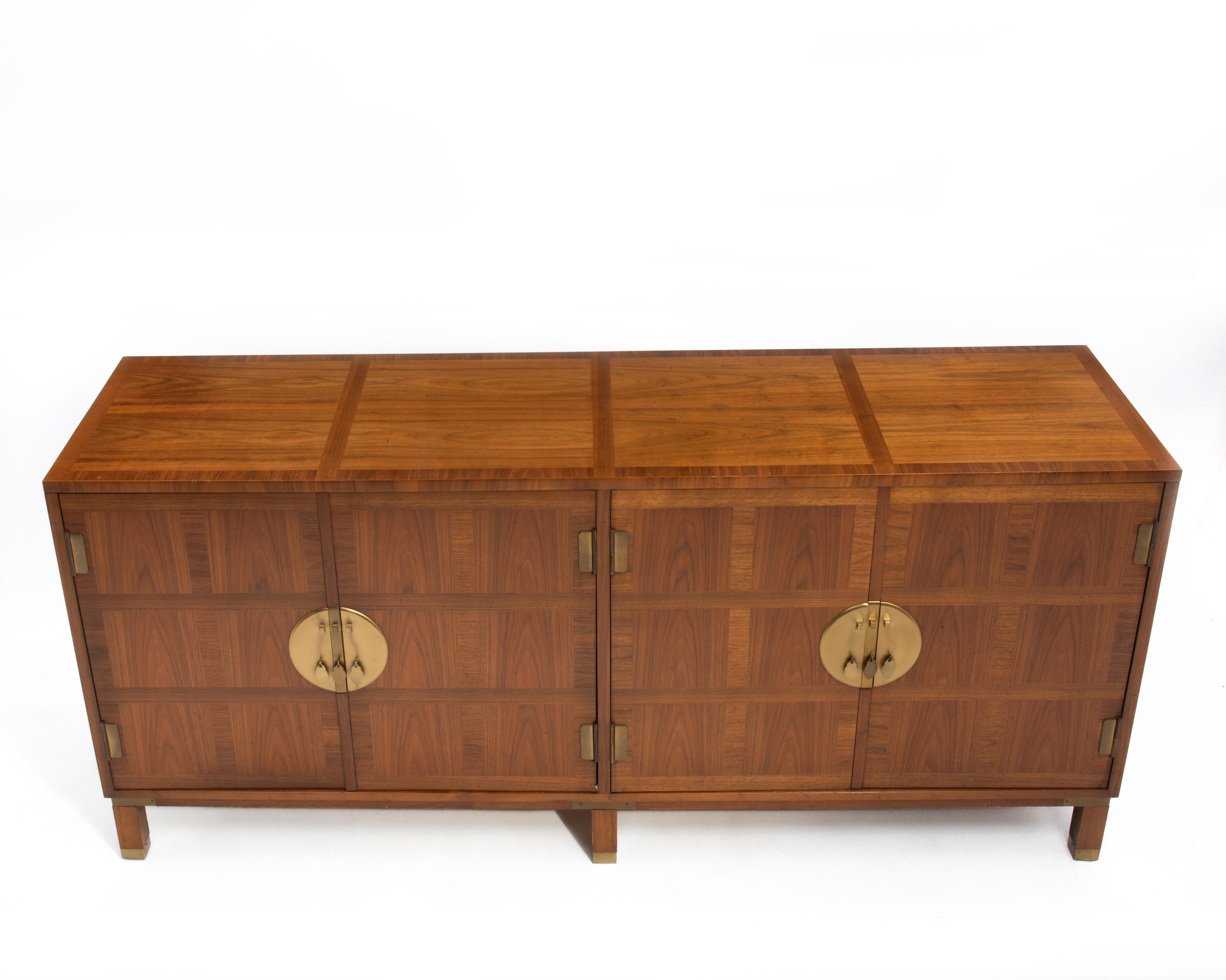 Baker Inlaid Banded Chinese Chippendale Walnut Brass Sideboard Credenza 3