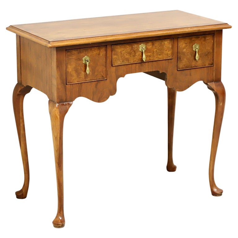BAKER Inlaid Burl Walnut Queen Anne Style Side Table For Sale