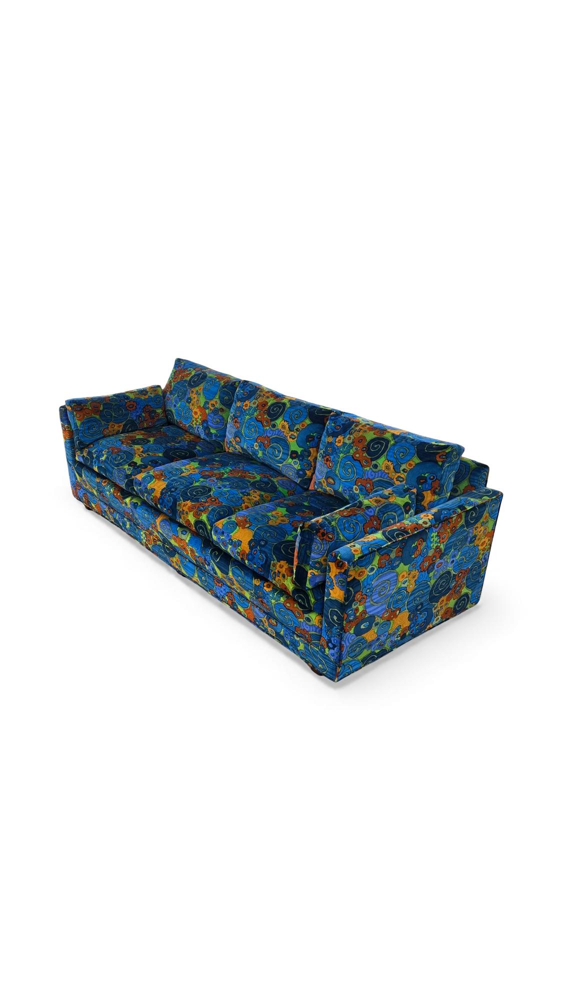 Baker Jack Lenor Larsen Velvet Sofa im Angebot 5