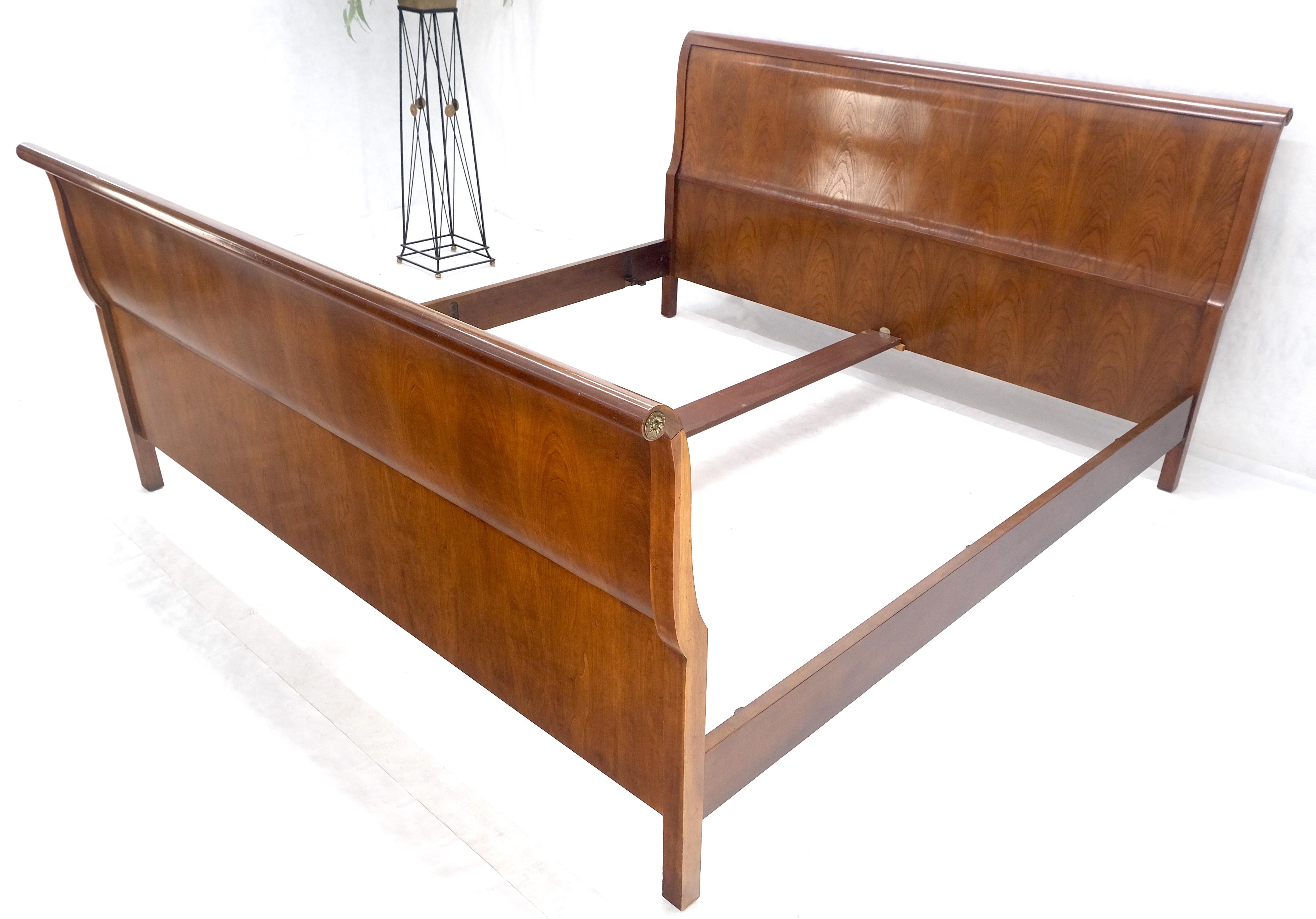 Baker King Size Headboard Footboard Sleigh Bed Light American Walnut MINT! In Good Condition In Rockaway, NJ