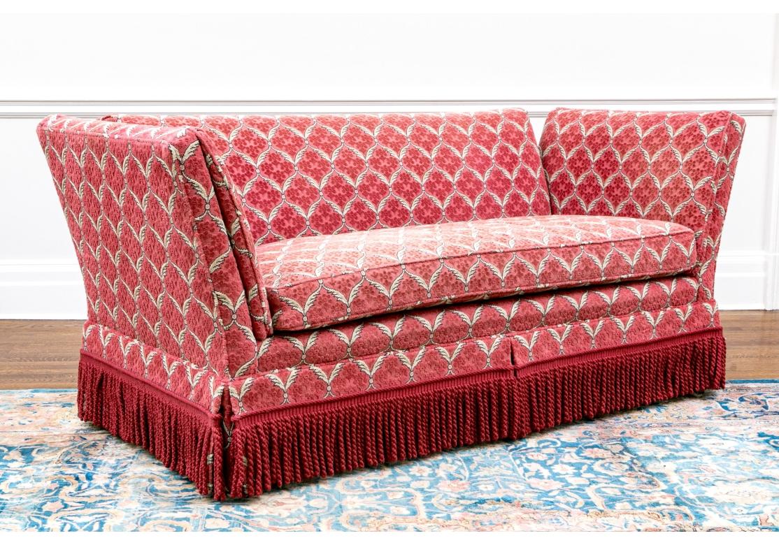 Baker Knole-Stil Drop-Arm-Sofa (Messing) im Angebot