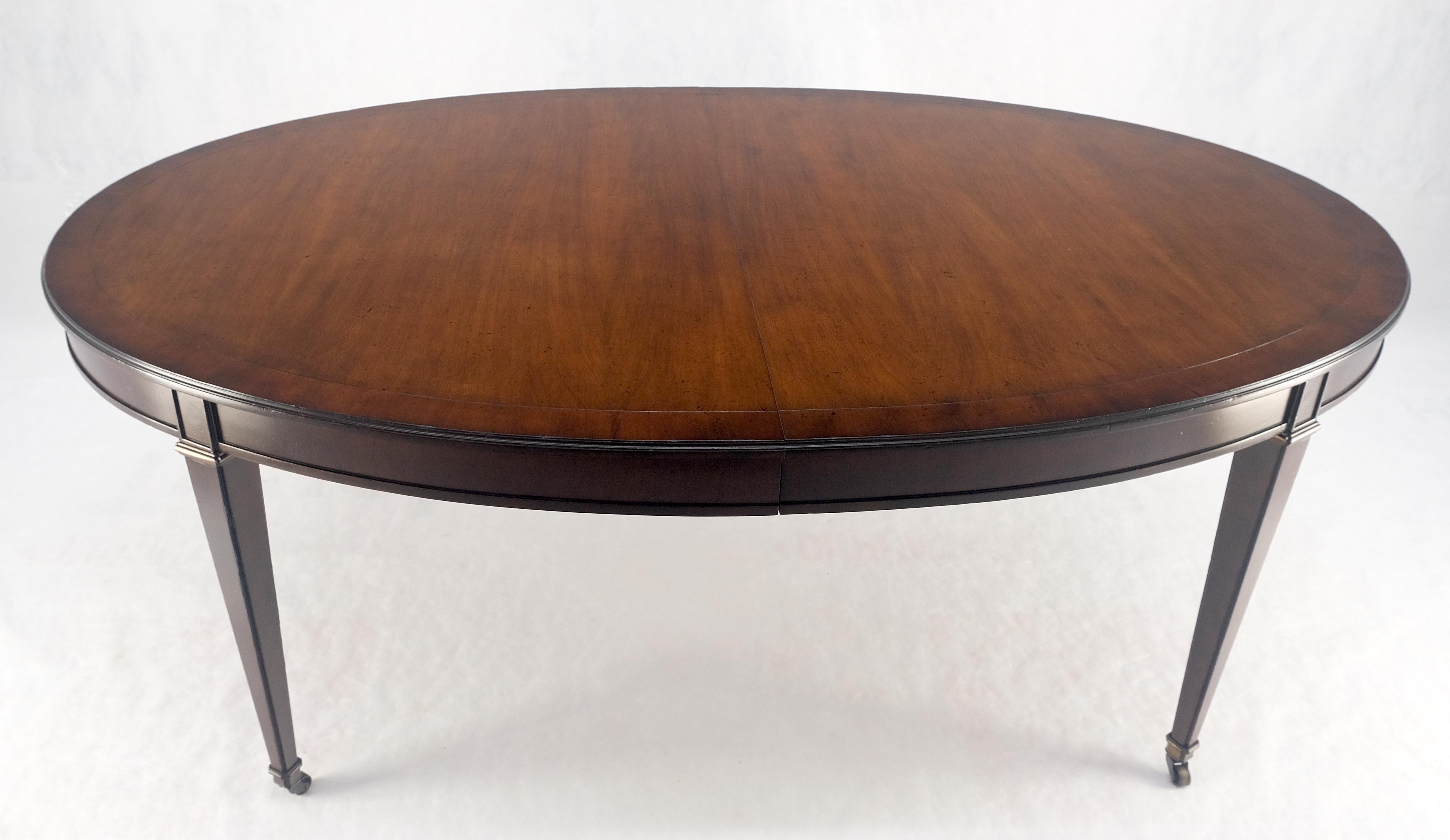 Baker Mesa de Comedor Ovalada Grande 2 Tableros Extensibles Nogal Oscuro Bandeado MENTA 
2 hojas de 21
