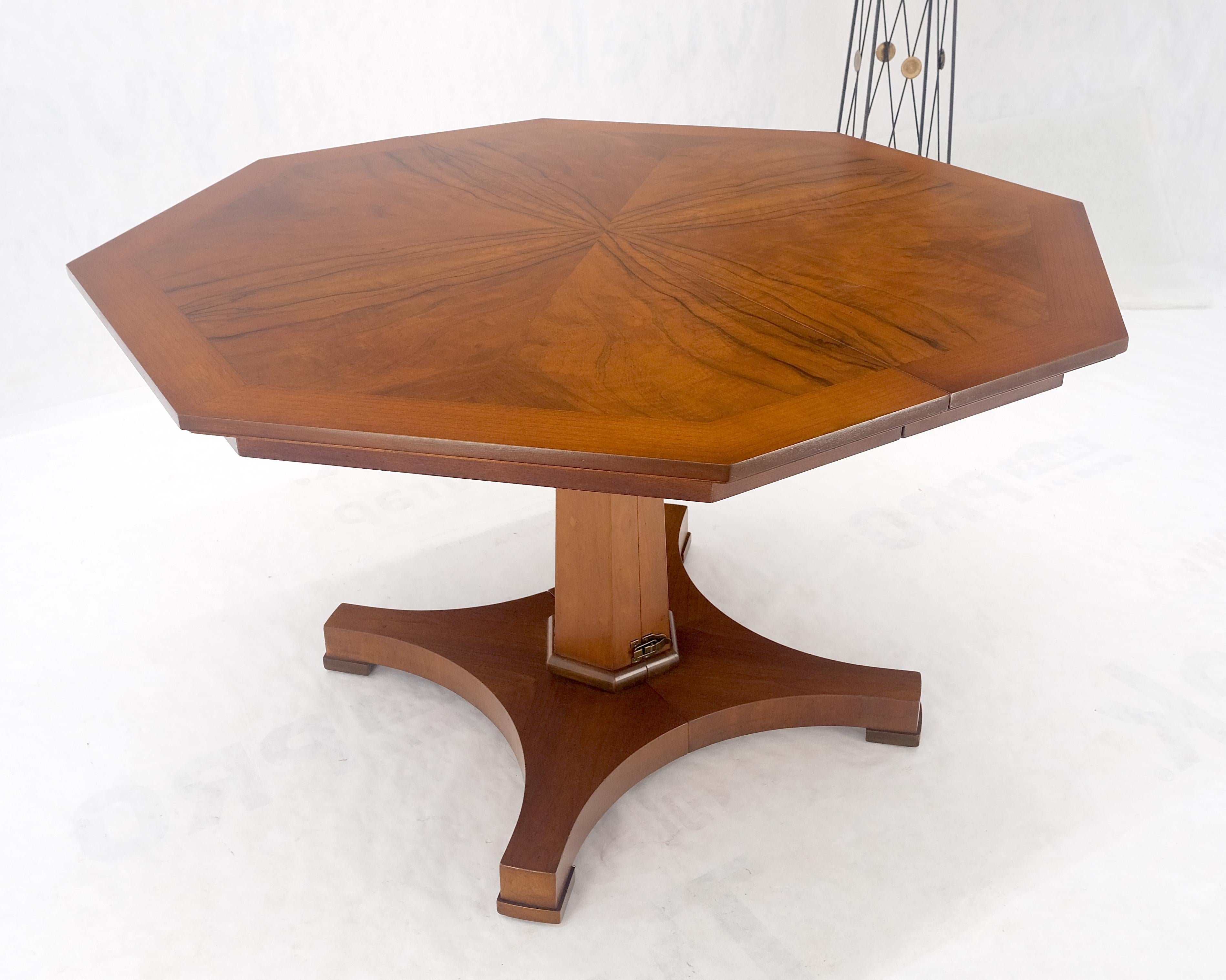 Baker LIght Walnut Round Octagon Single Base Two Leaves Dining Room Table Mint! In Good Condition For Sale In Rockaway, NJ