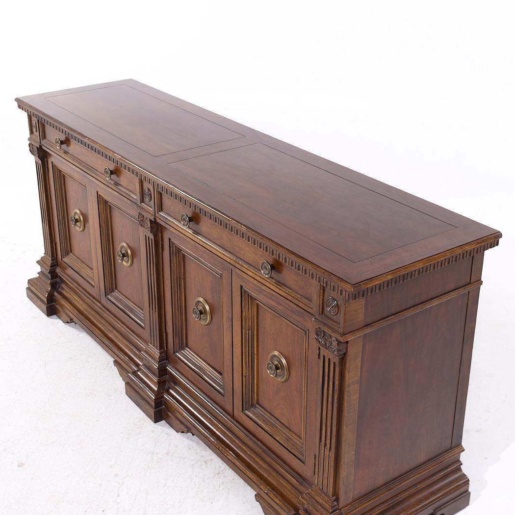 Ottone Buffet Baker in stile Luigi XVI in noce e ottone in vendita