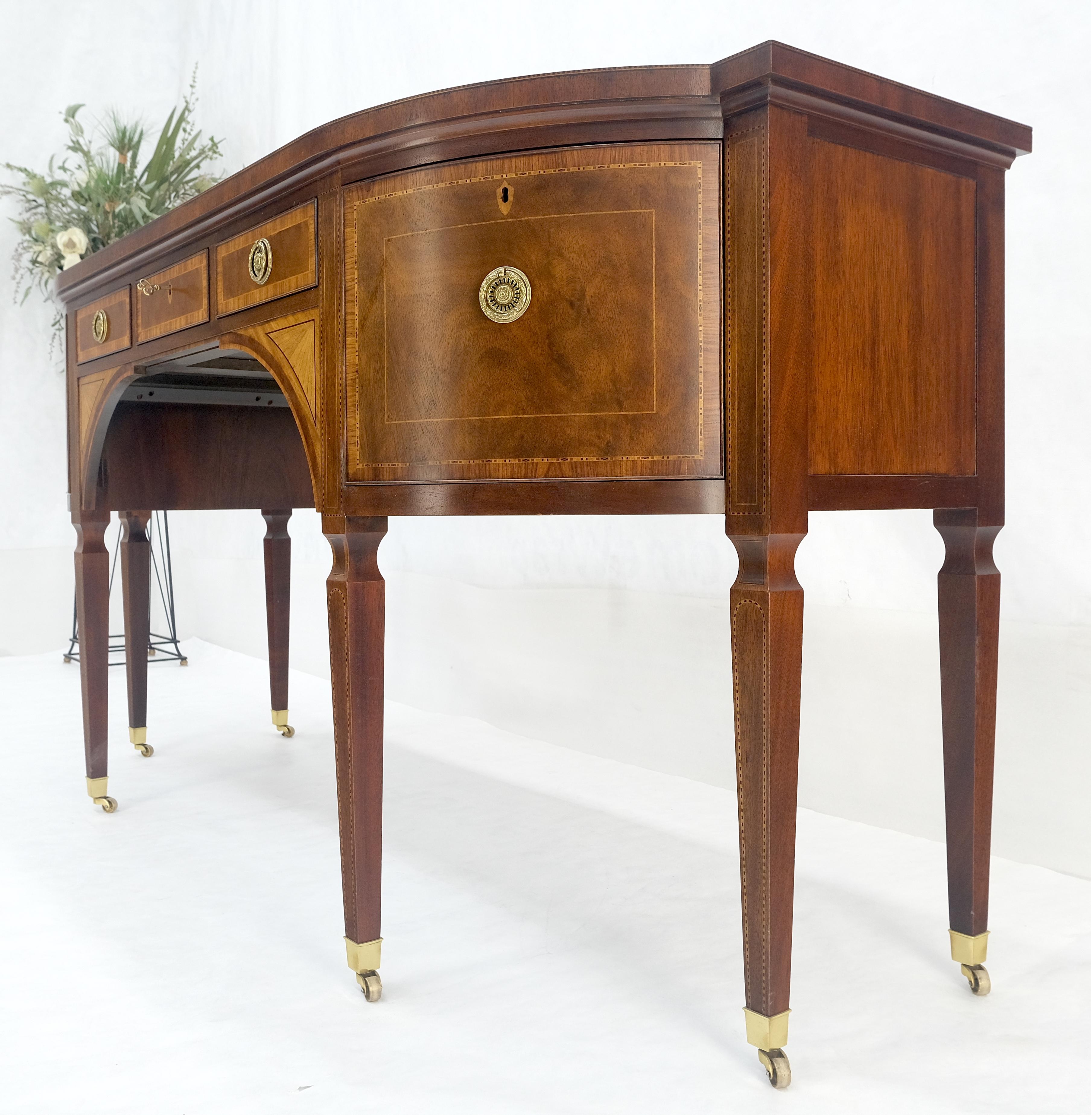 Baker Mahagoni Banded Top Hepplewhite Messing Rollen Tapered Legs Sideboard MINT im Angebot 5