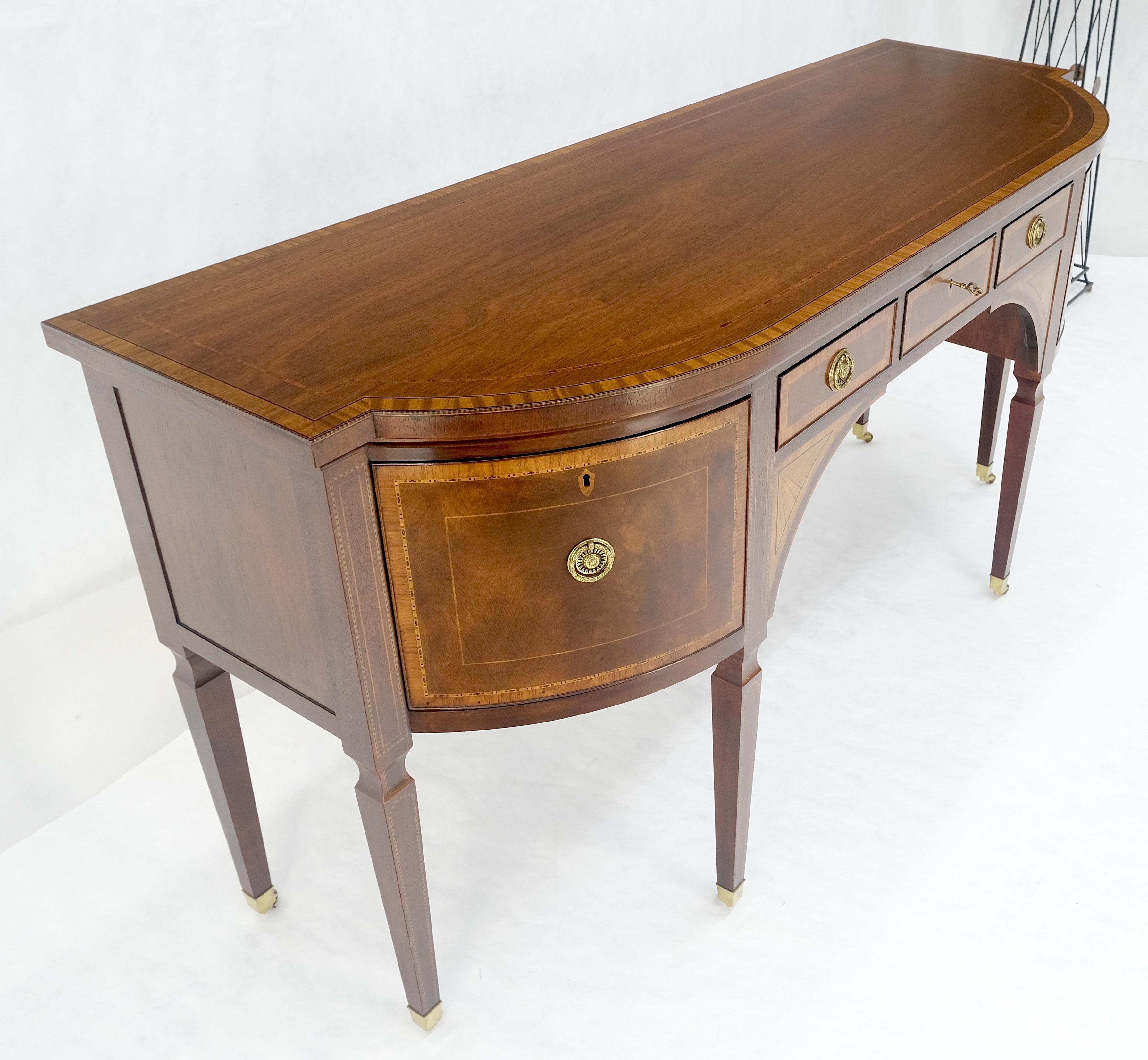 Baker Mahagoni Banded Top Hepplewhite Messing Rollen Tapered Legs Sideboard MINT im Angebot 6