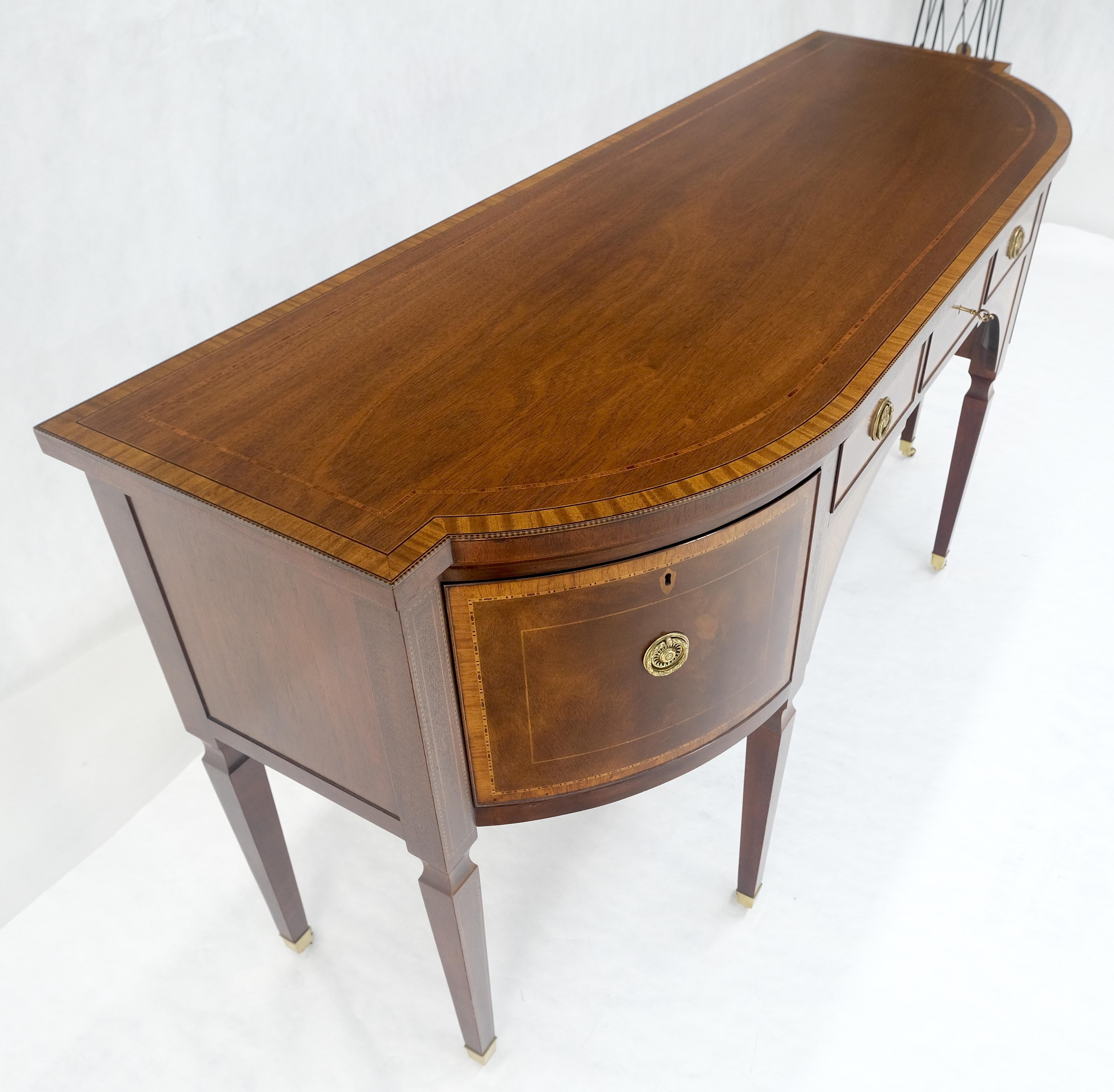 Baker Mahagoni Banded Top Hepplewhite Messing Rollen Tapered Legs Sideboard MINT im Angebot 7