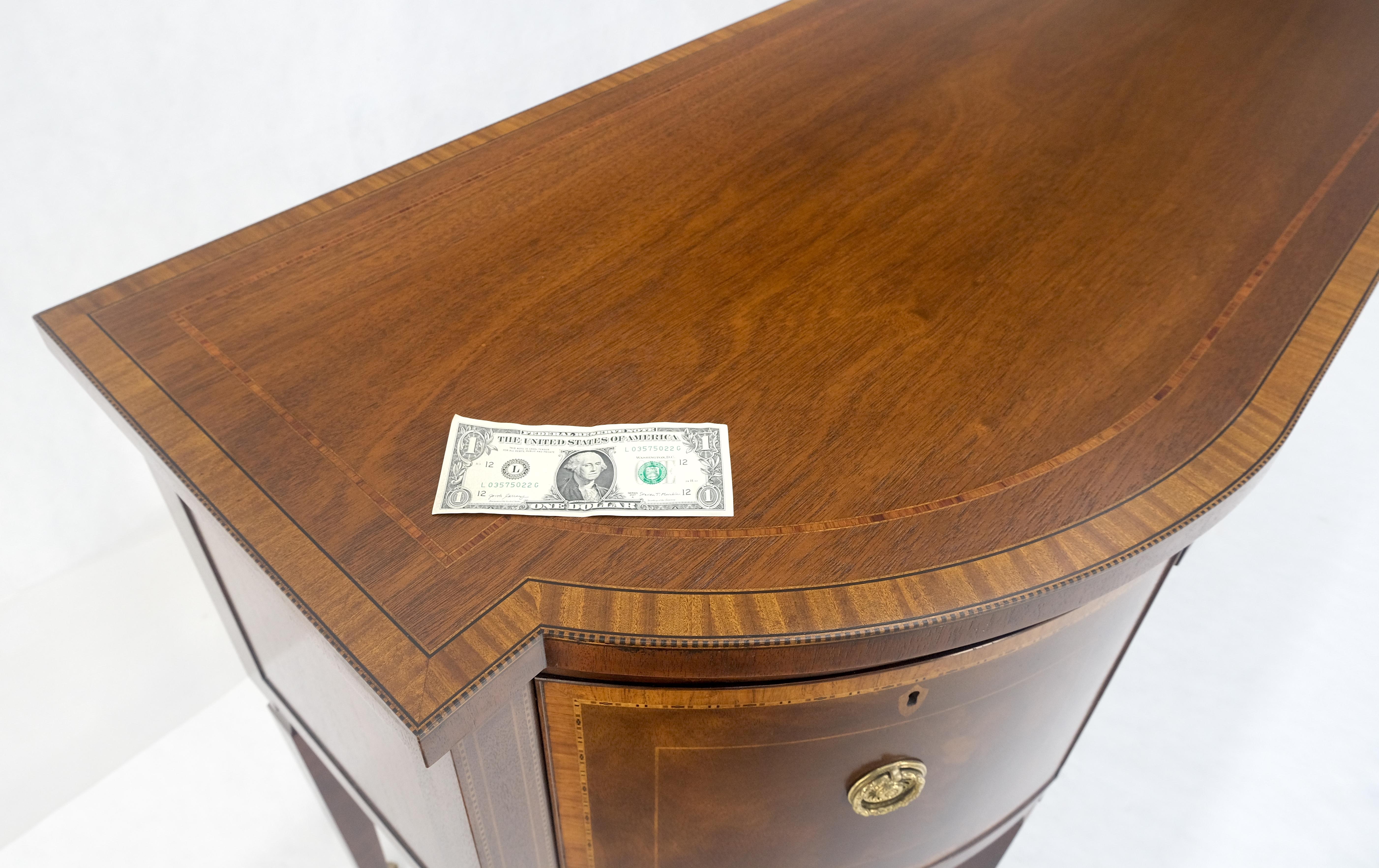 Baker Mahagoni Banded Top Hepplewhite Messing Rollen Tapered Legs Sideboard MINT im Angebot 8