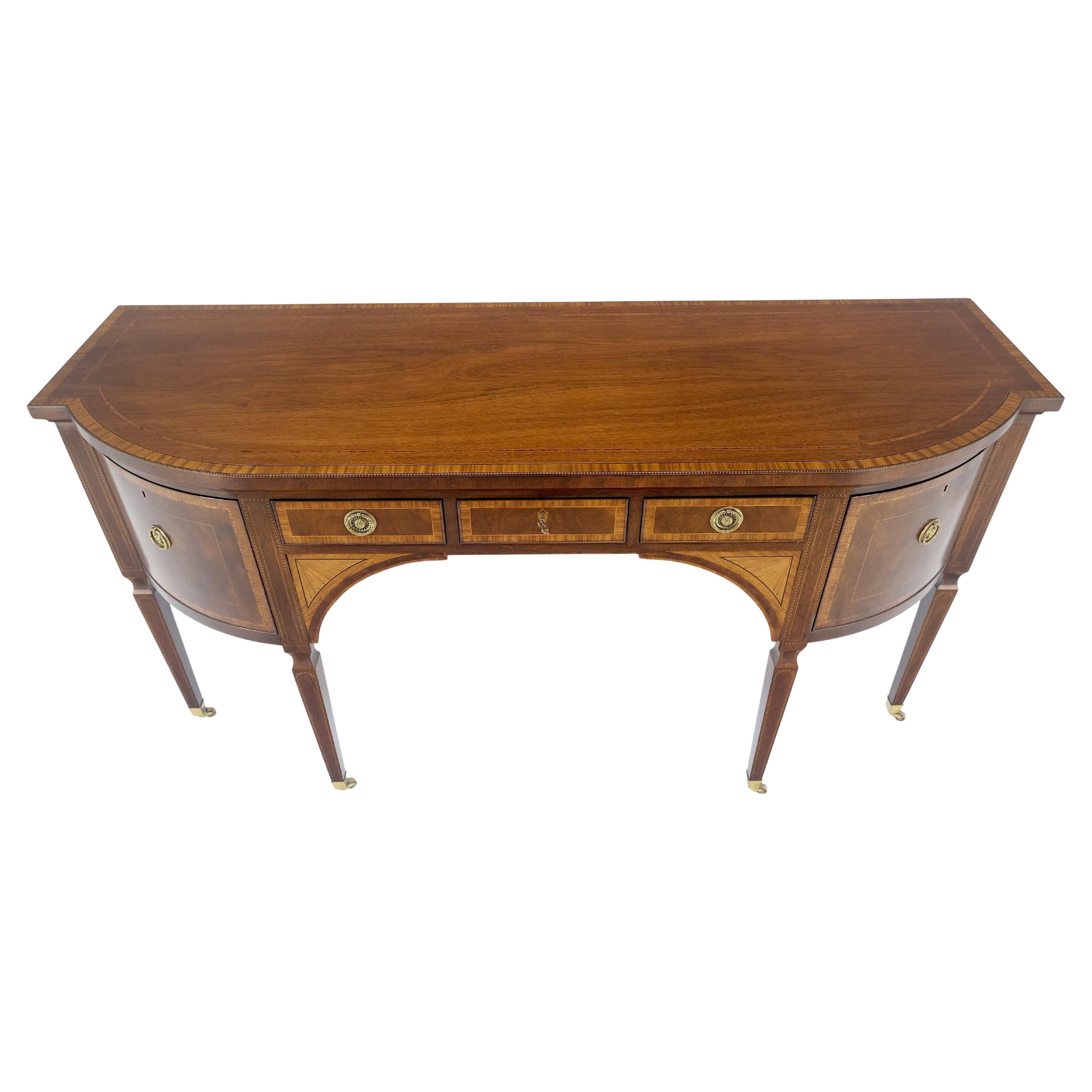 Baker Mahagoni Banded Top Hepplewhite Messing Rollen Tapered Legs Sideboard MINT (Federal) im Angebot