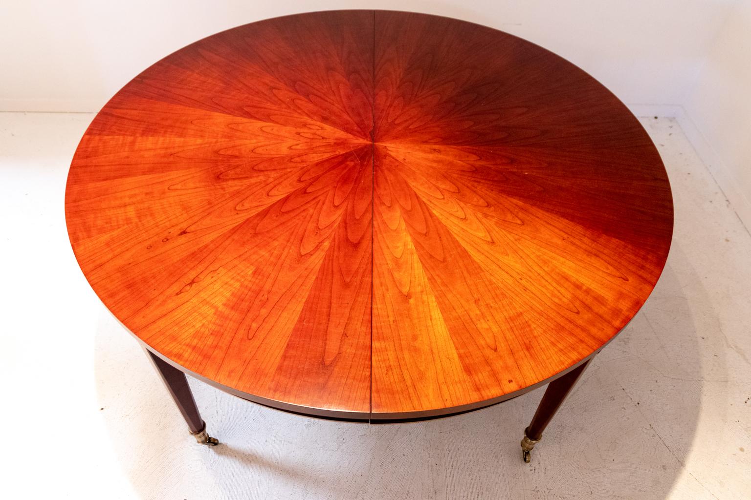 Baker Mahogany Center Dining Table In Good Condition In Stamford, CT