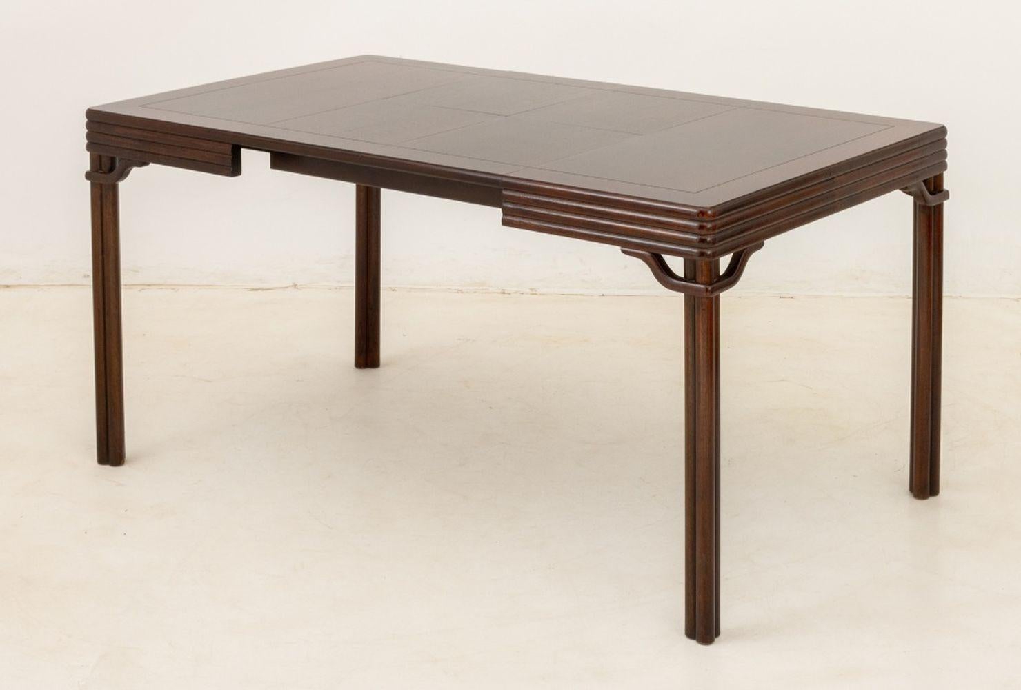 Baker Mahogany Extending Dining Table In Good Condition For Sale In Astoria, NY