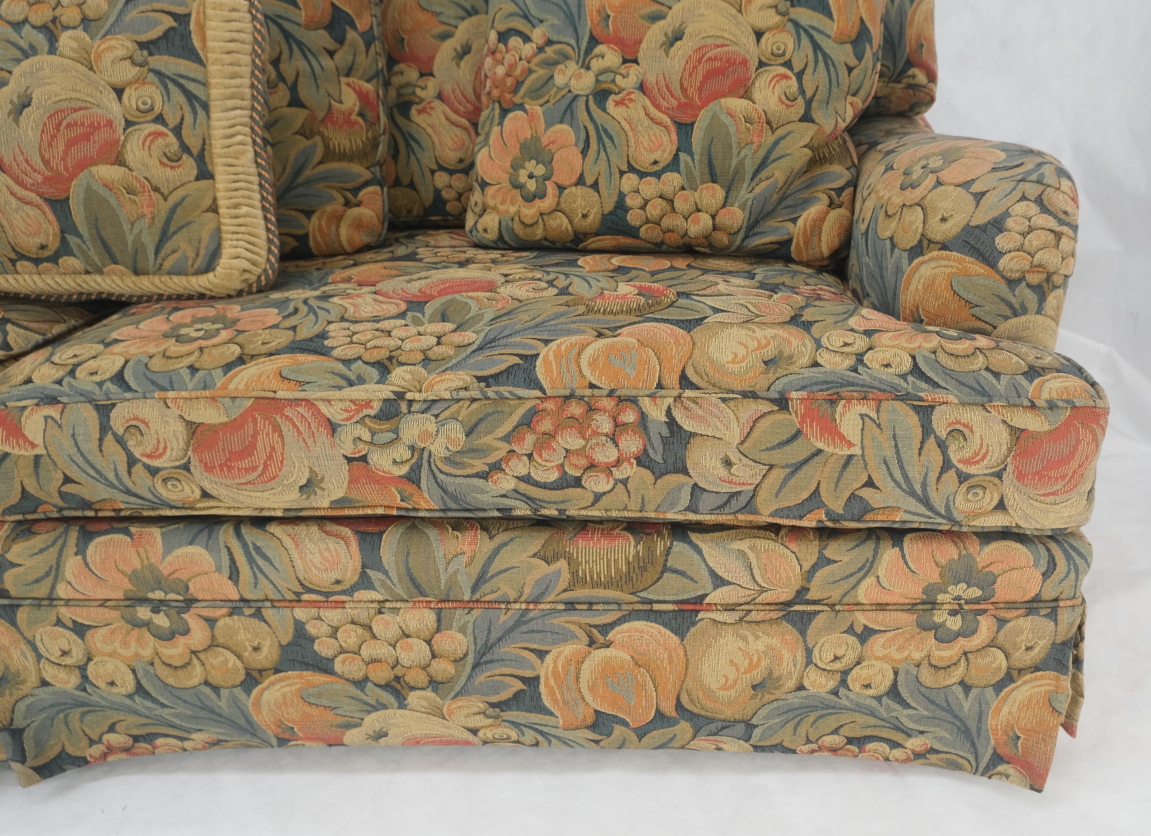 Baker Matching Pair of Two Floral Pattern Three Seater Traditional Sofas MINT! In Good Condition In Rockaway, NJ