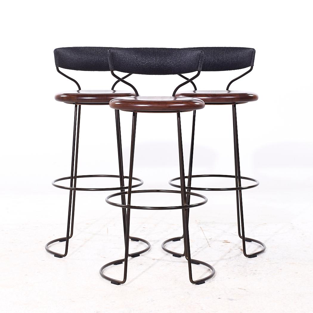 Baker McGuire Tabourets de bar en corde danoise - Lot de 3

Chaque tabouret de bar mesure : 20 large x 17 profond x 38.5 haut, avec une hauteur d'assise de 30.25 pouces.

Nous prenons nos photos dans un studio à éclairage contrôlé afin de montrer le